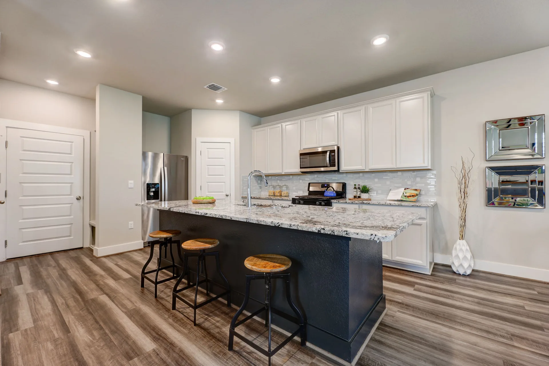 Stunning 2021 Meritage Home in Easton Park with FREE Solar Panels! Better Priced Than New Builds and Move-In Ready! photo 11