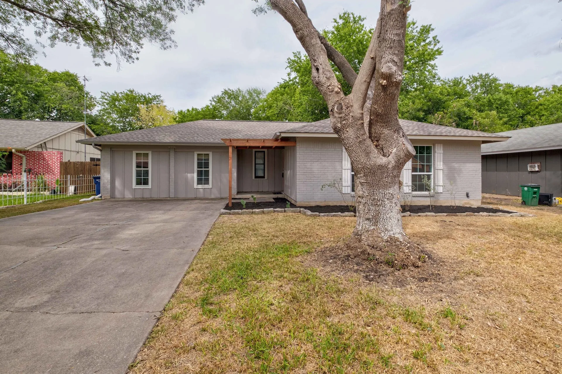 4906 Brassiewood Dr, Austin, Texas 78744 photo 2