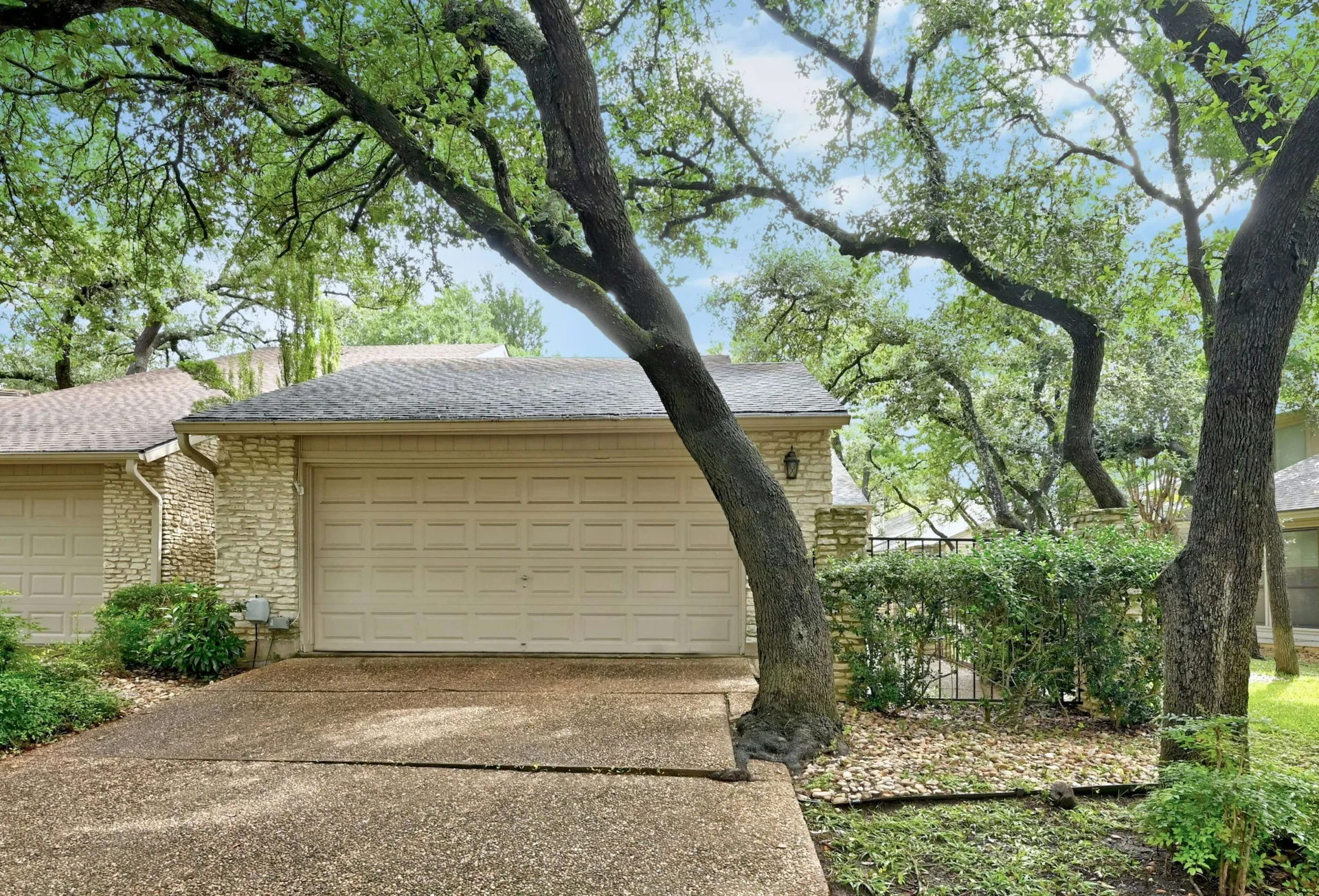 Alluring One-Story Home in in the Coveted 78759! photo 3