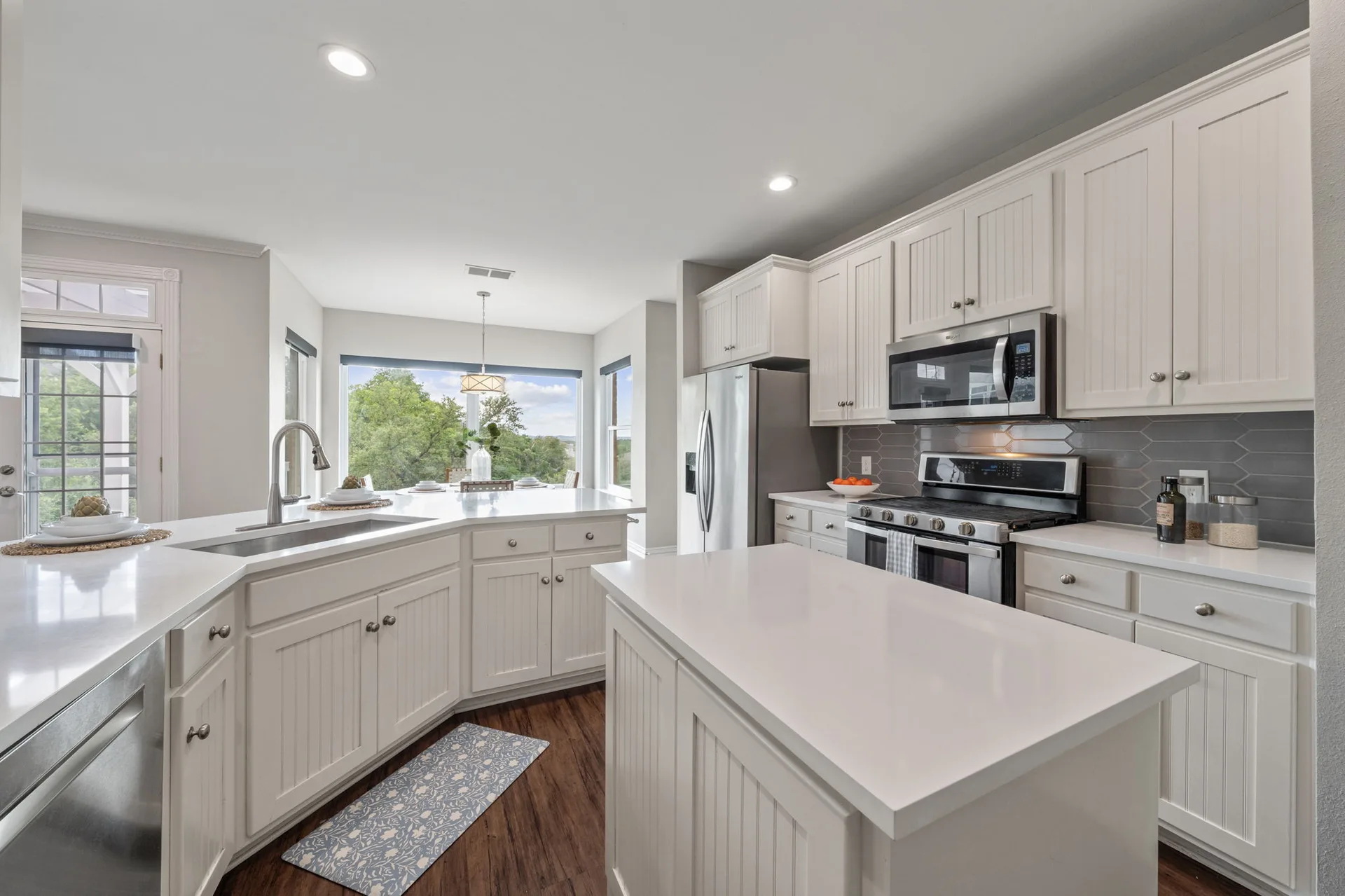 Elegant Colonial Estate in River Place | Walk to Golf, Views for Miles | For Sale or For Lease! photo 6