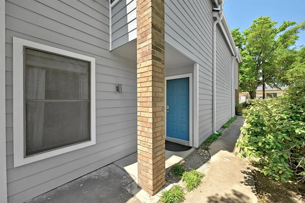 Charming Two-Story Condo in Gated Summerwind w/ Fireplace & Balcony photo 2