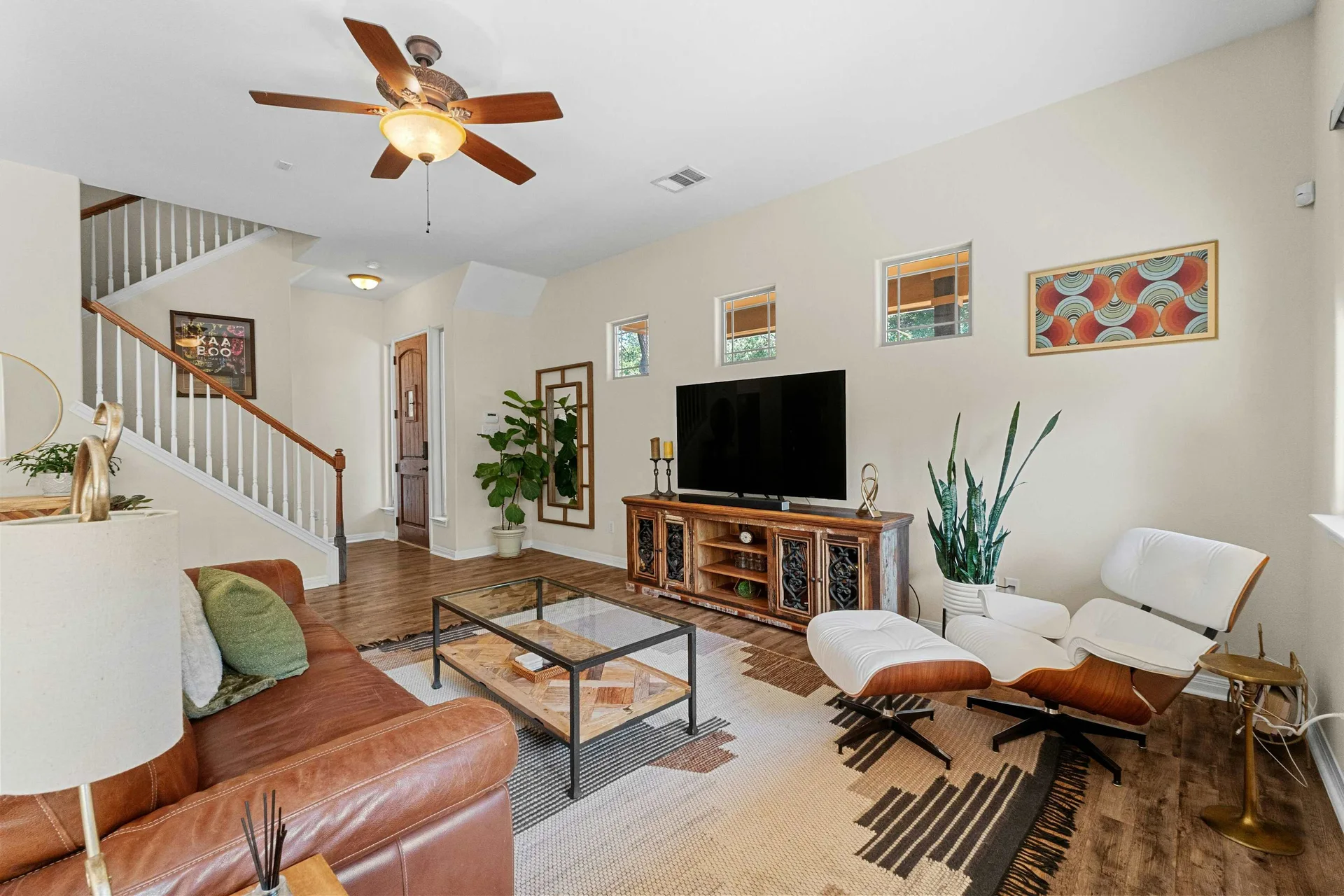 Modern Crestview Two-story Home: Updated Primary Bath, New Roof – Investor Friendly! photo 9