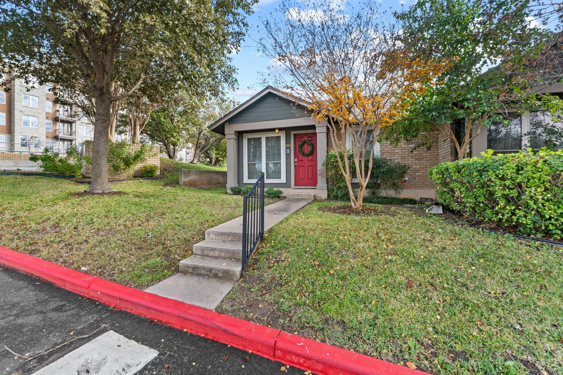 Bright & Chic Corner Lot Home in Coppertree Condos photo 2