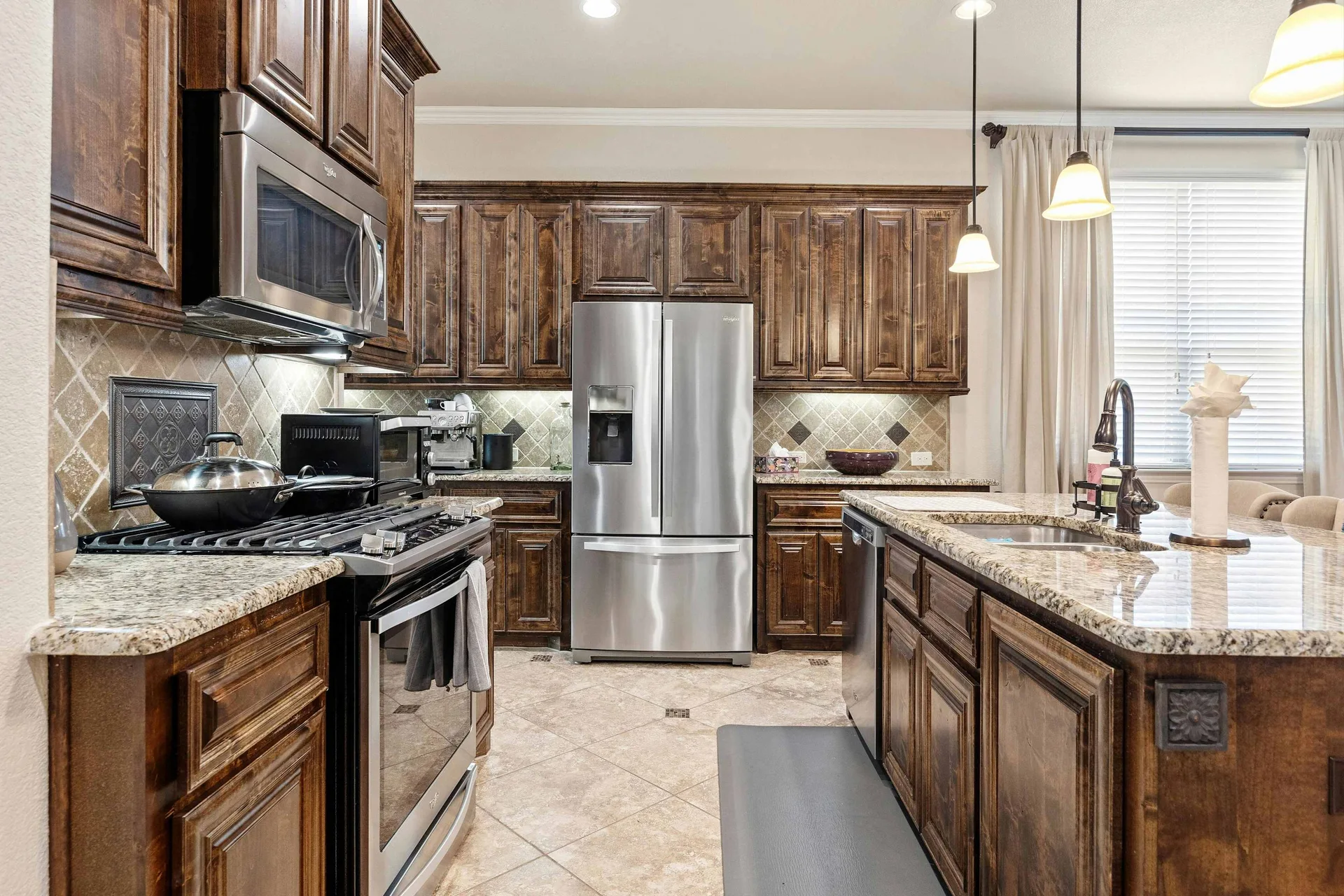 Beautifully Appointed Single-Story in Oak Creek: Modern Floors and Screened-In Patio Overlooking Green Space w/ NO Backyard Neighbor! photo 14