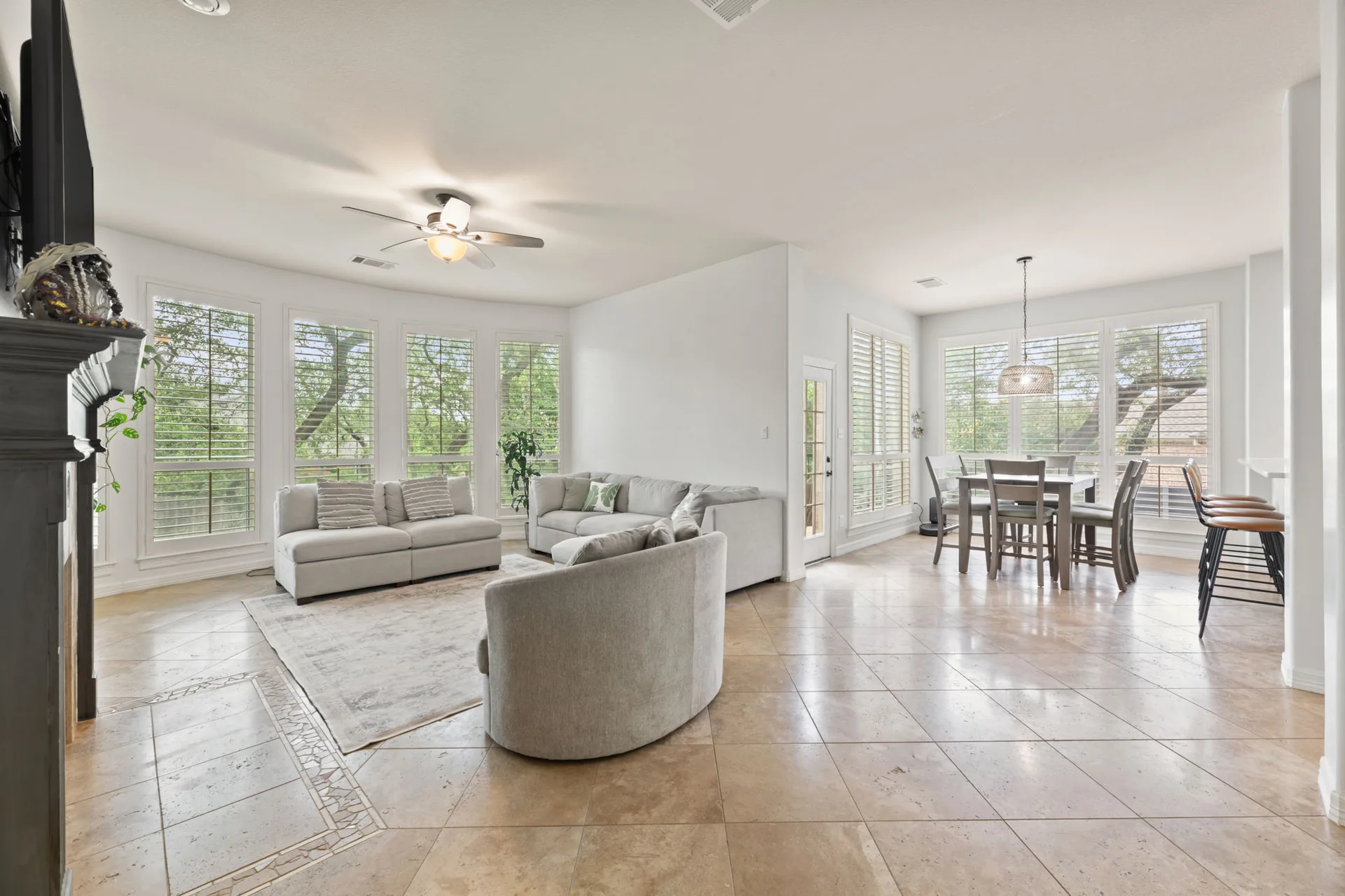 Elegant Cul-de-Sac Retreat in Steiner Ranch with Main-Level Guest Suite photo 12