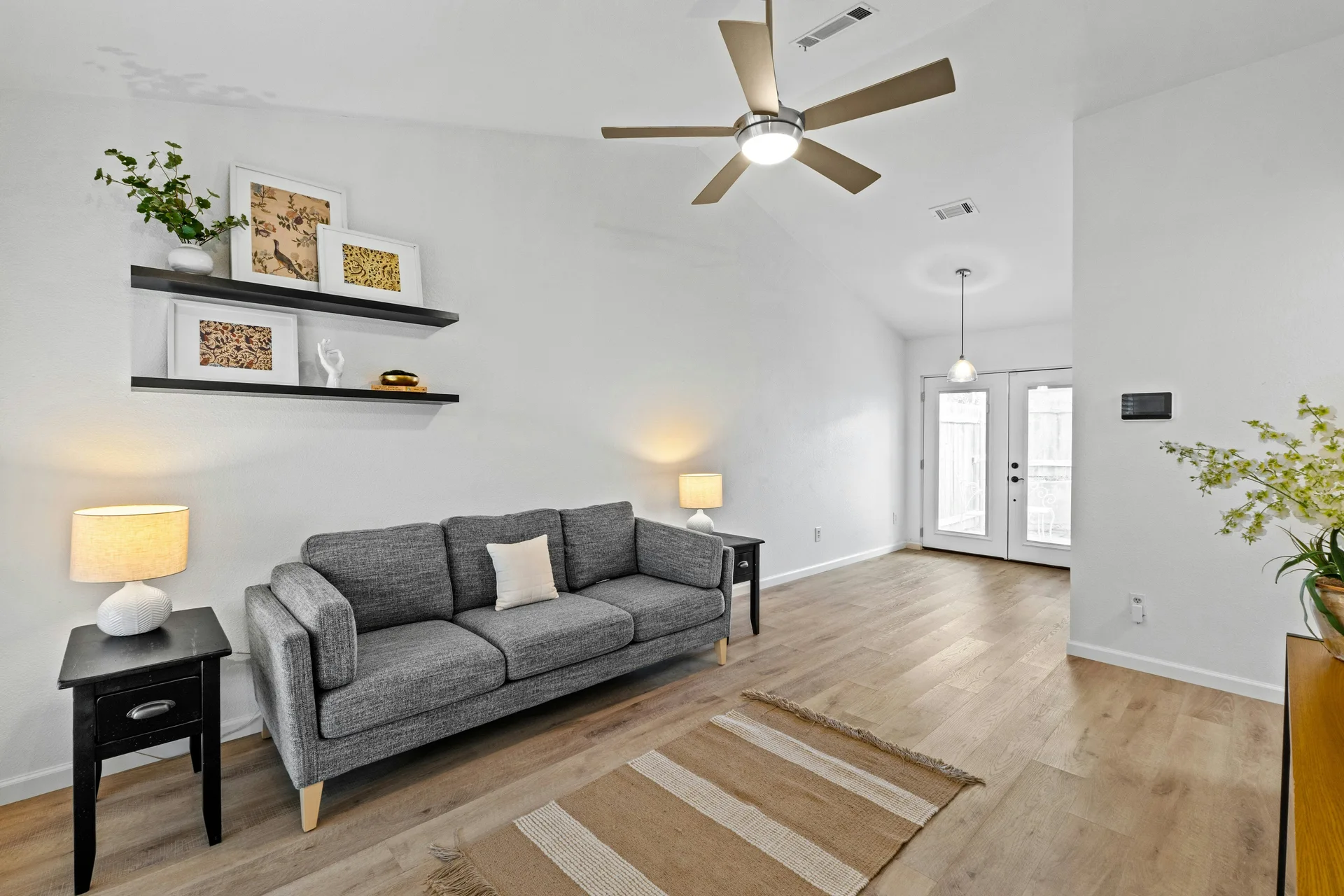 Bright & Chic Corner Lot Home in Coppertree Condos photo 3