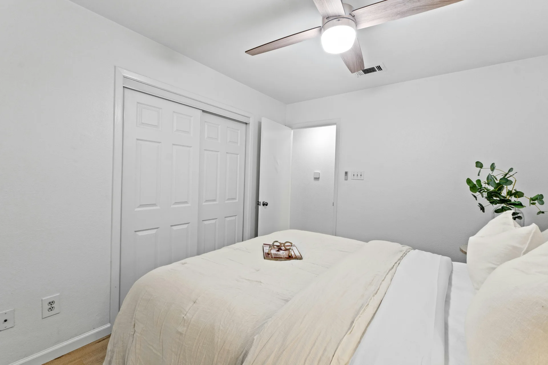 Bright & Chic Corner Lot Home in Coppertree Condos photo 16