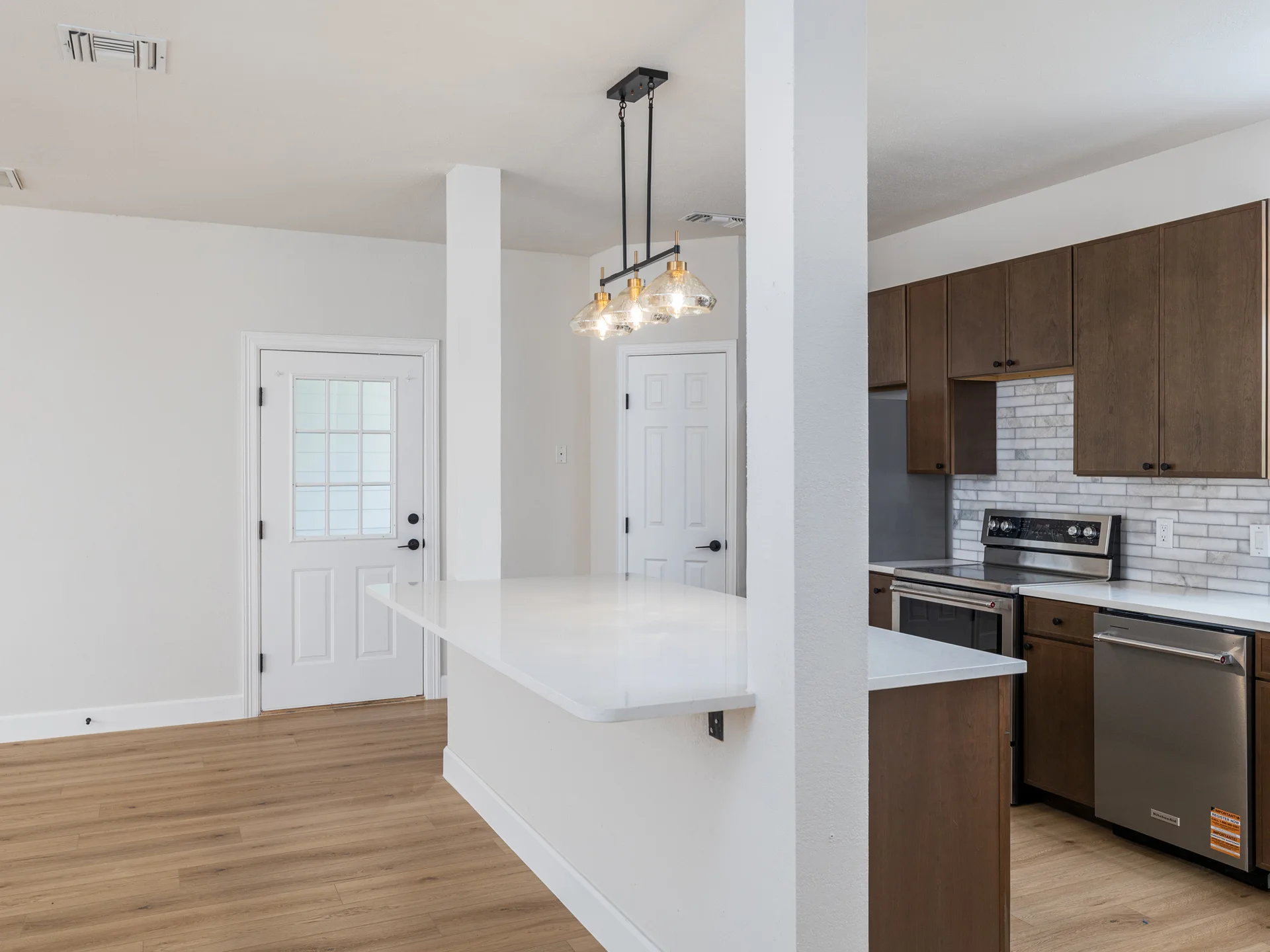 Designer-Renovated 6BR Estate Including Private Guest Apartment on 1.48 Acres photo 31