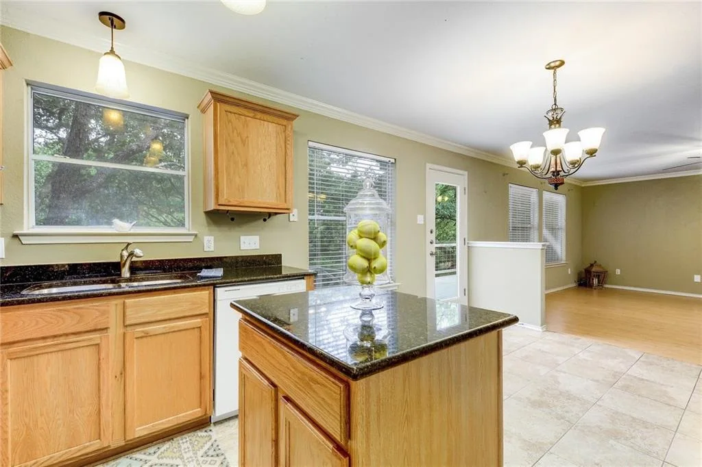 Stunning Milwood Home: Prime Location and Secluded Backyard that Backs to a Greenspace! photo 8