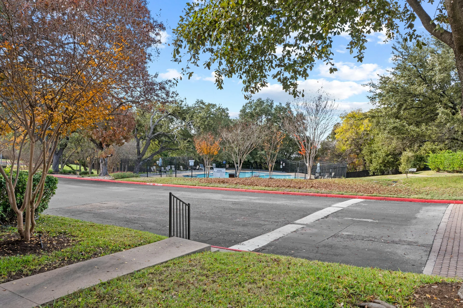 Bright & Chic Corner Lot Home in Coppertree Condos photo 26