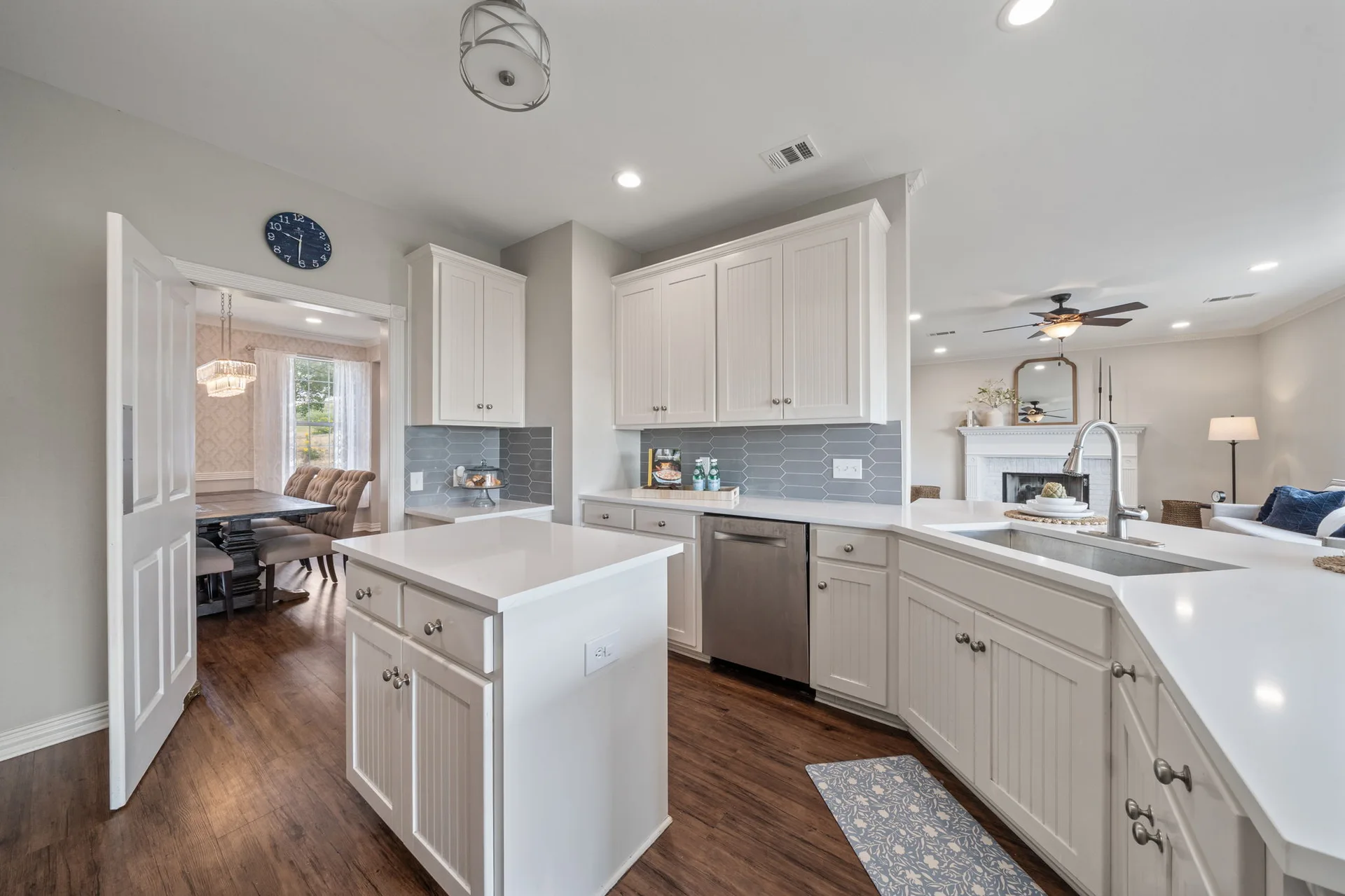 Elegant Colonial Estate in River Place | Walk to Golf, Views for Miles | For Sale or For Lease! photo 5