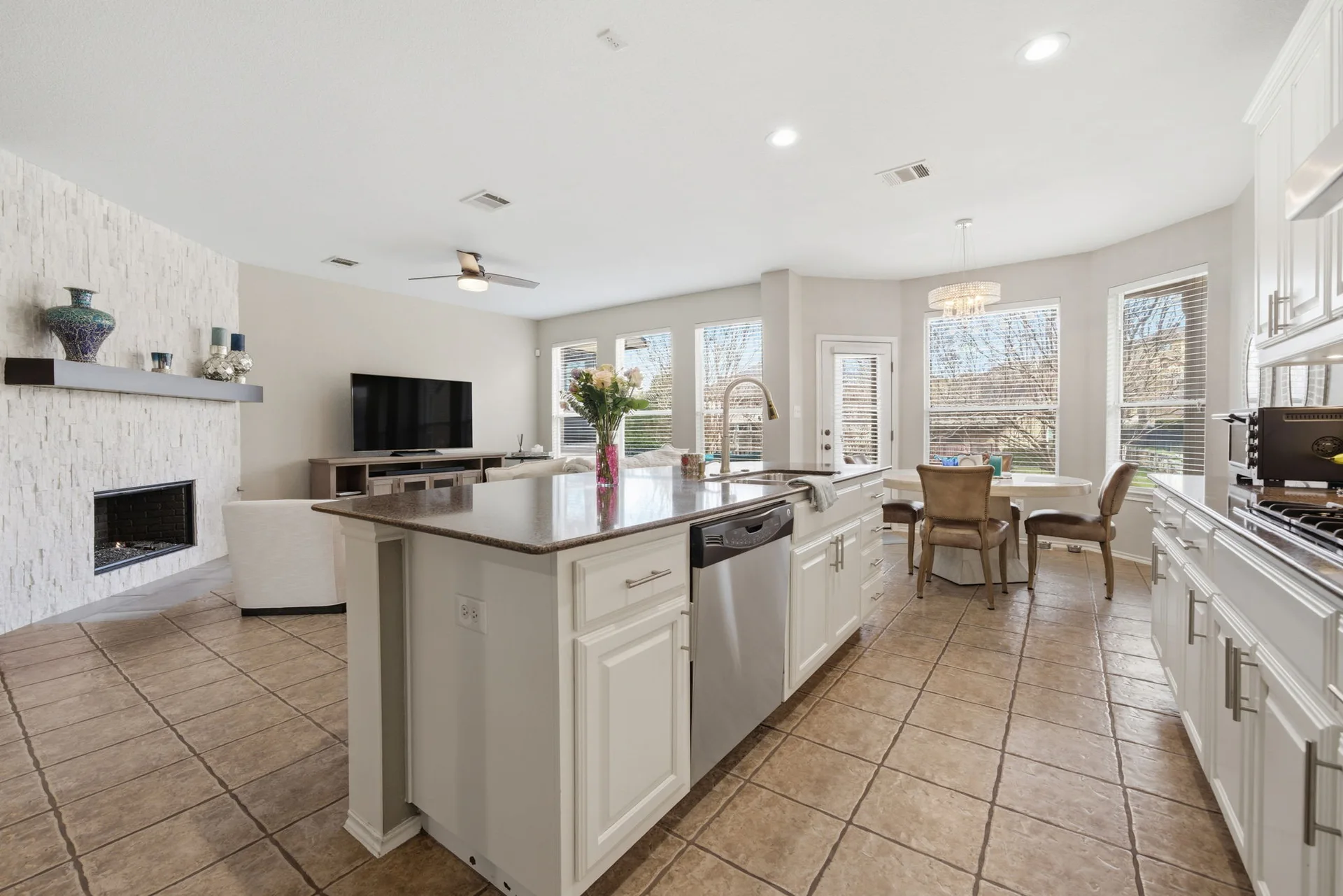 Elegantly Updated Lakeway Retreat w/ New Roof photo 24