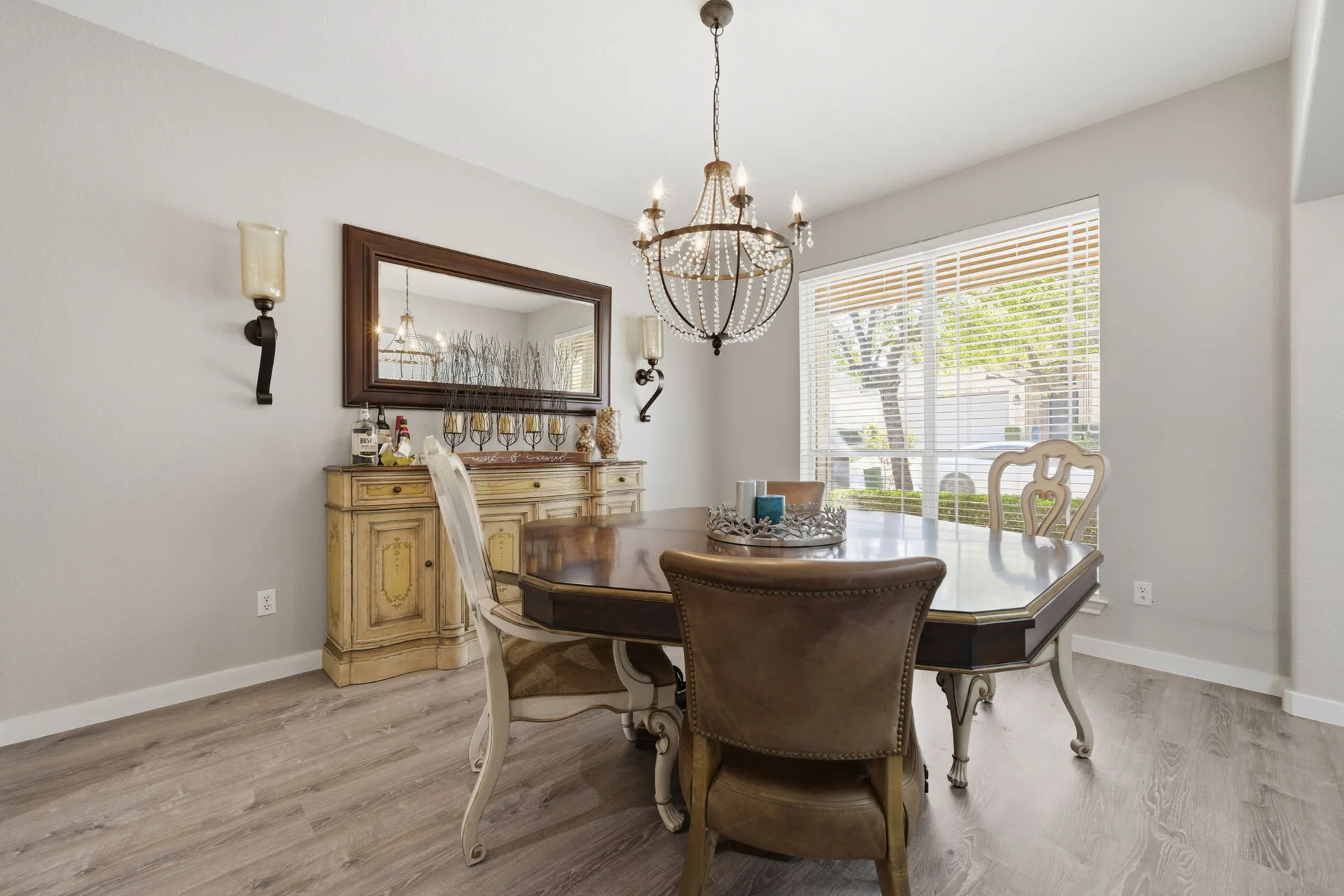 Elegantly Updated Lakeway Retreat w/ New Roof photo 9