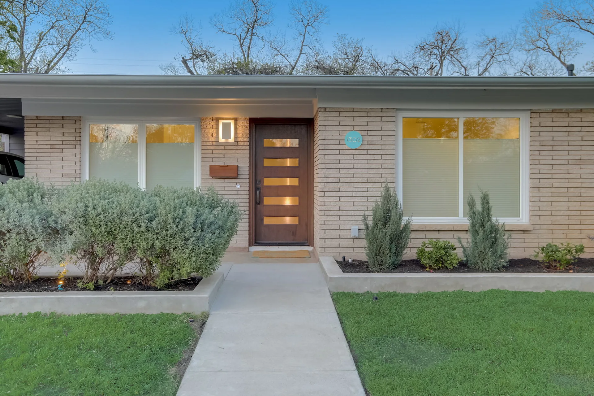 Stunning modern mid-century rebuilt home in the sought-after Delwood Heights near Mueller! photo 3