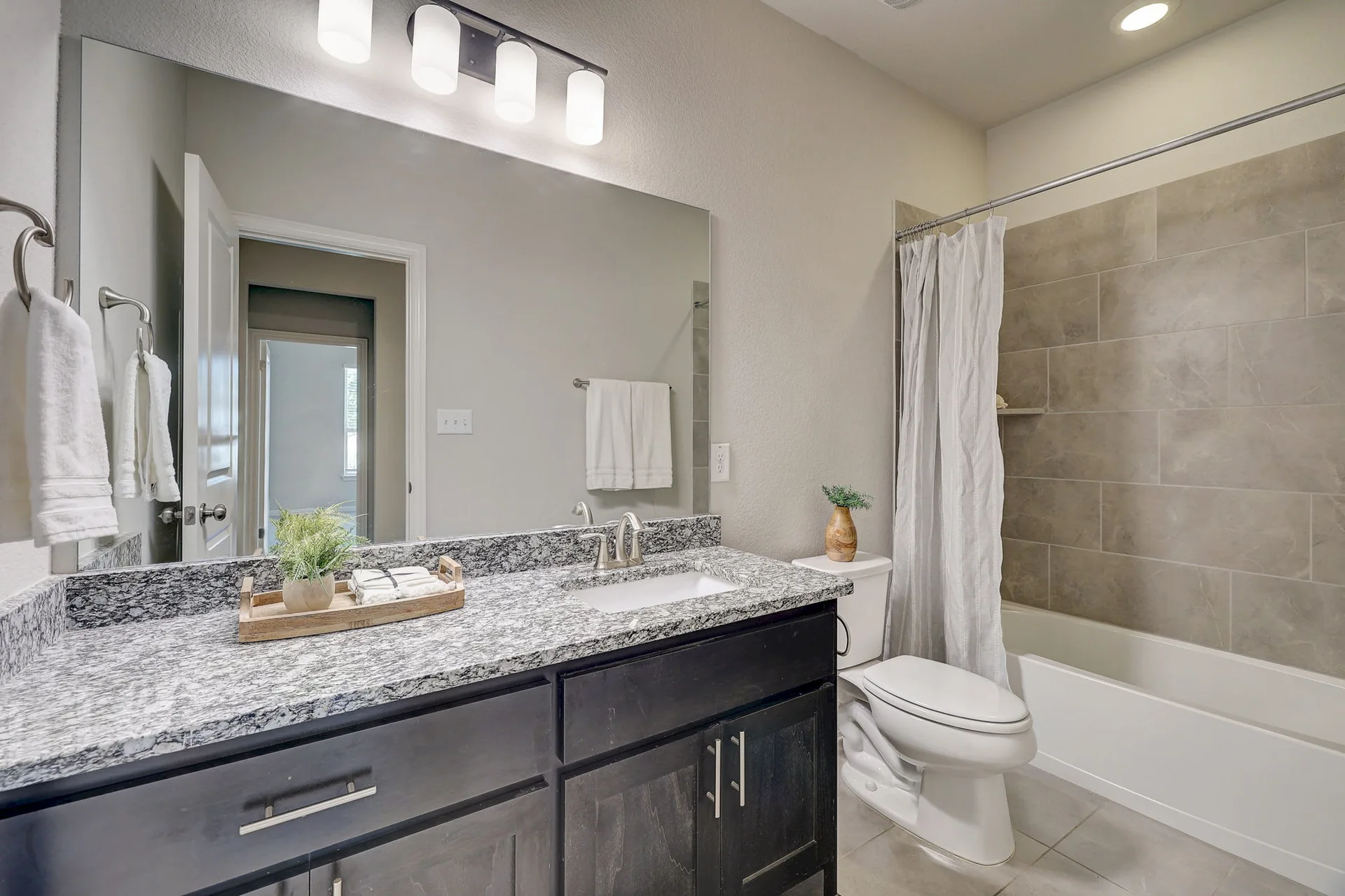 Charming single-story home in the desirable Paloma Lake in RR that backs to a greenbelt! photo 24