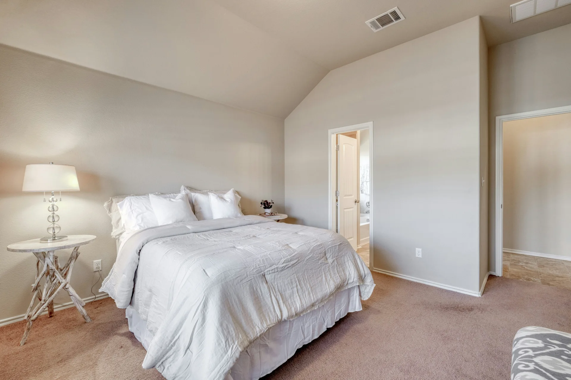 Rare Cul-de-Sac Gem in Manor – With No Neighbor on One Side and Access to HOA-owned Greenspace Right Outside Your Doorstep! photo 12