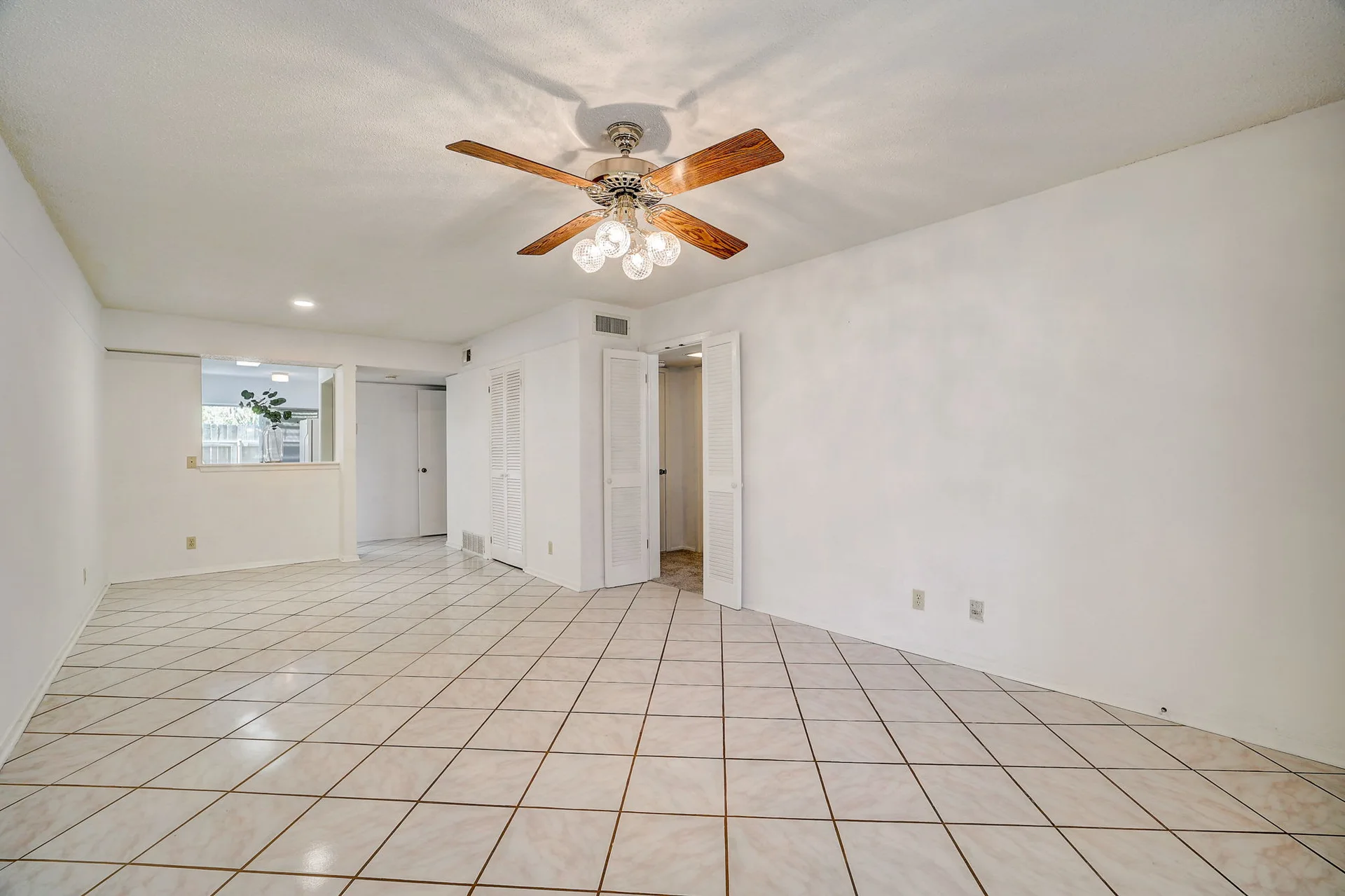 2425 Ashdale Dr #24, Austin, Texas 78757 photo 6