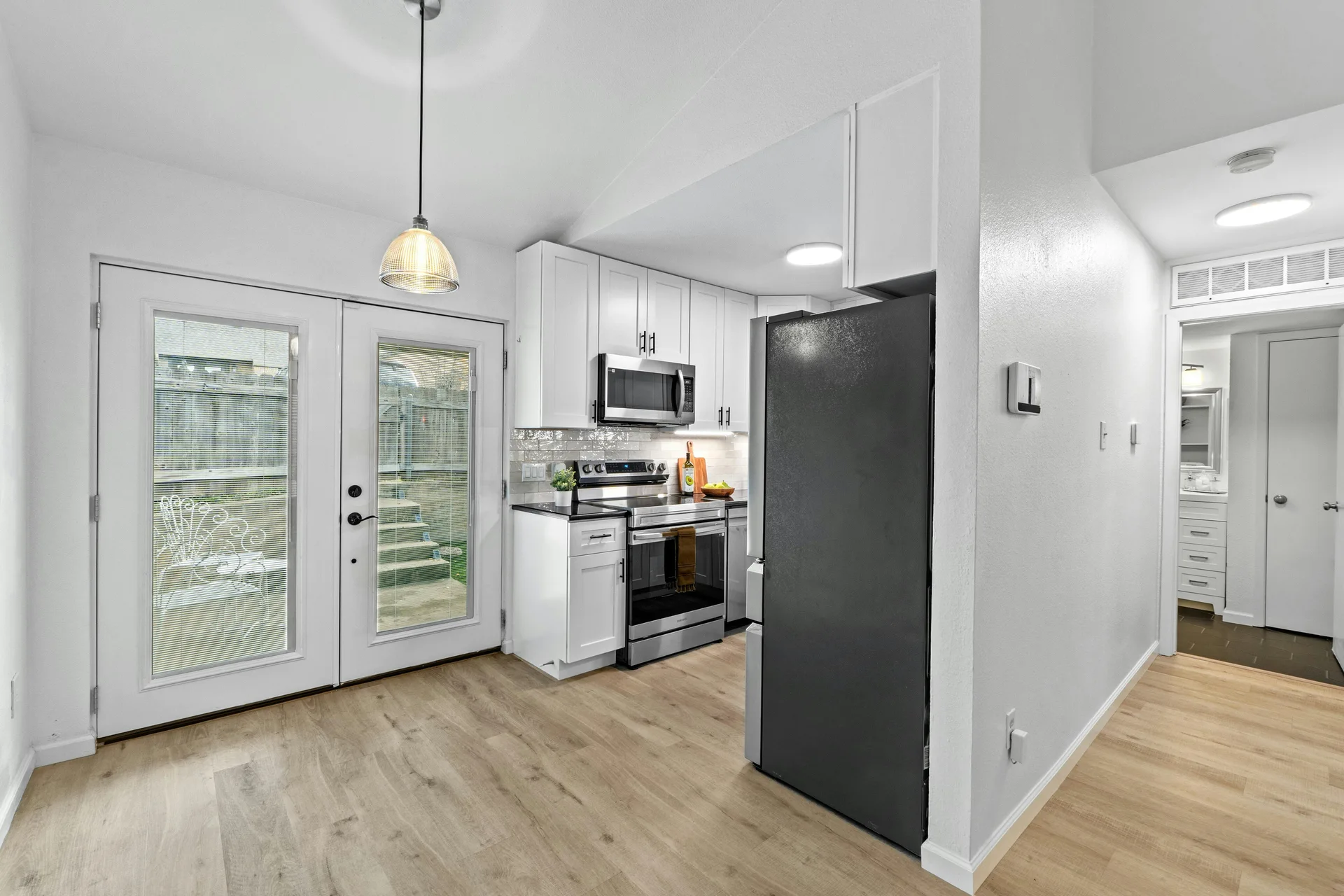 Bright & Chic Corner Lot Home in Coppertree Condos photo 9