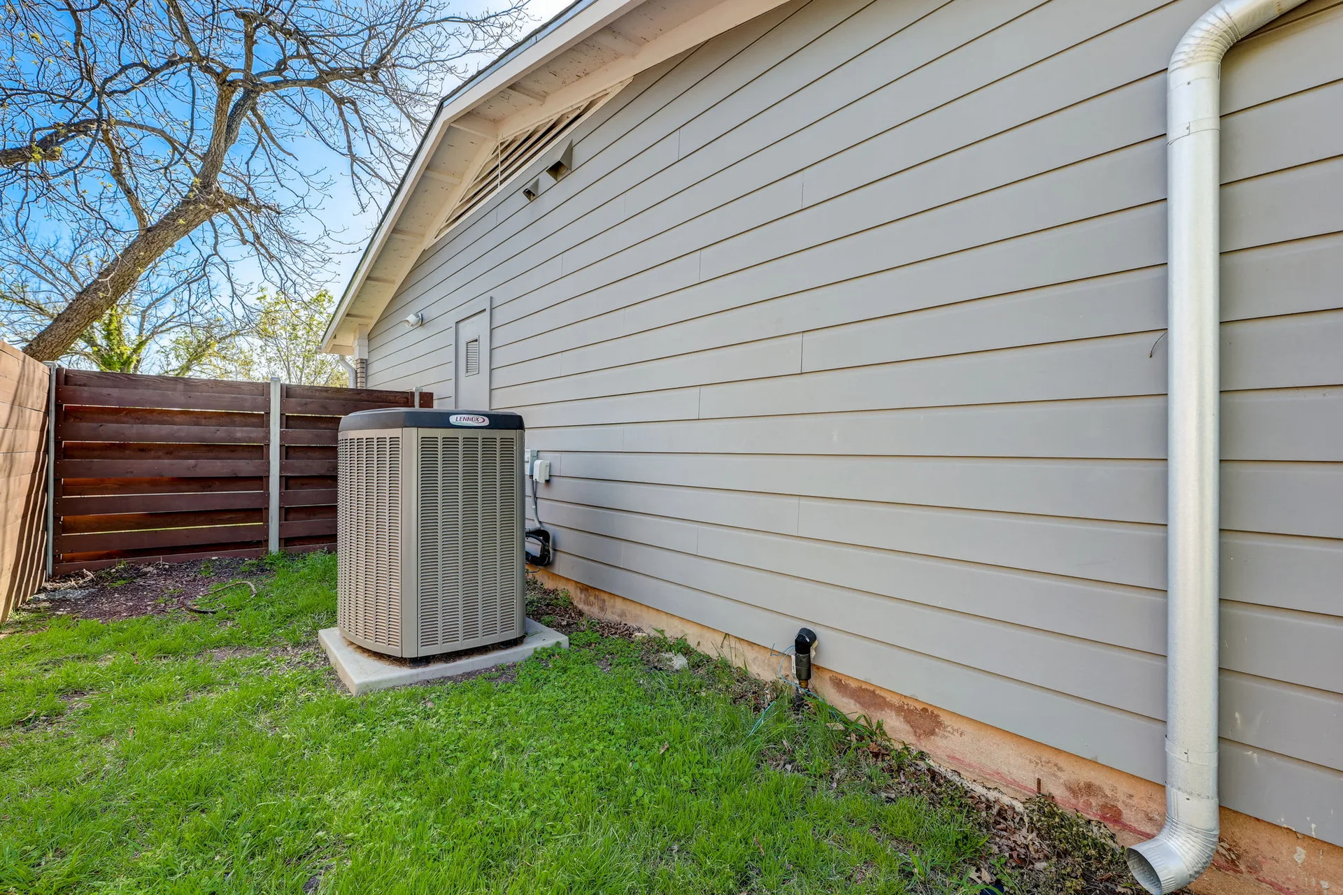 Stunning modern mid-century rebuilt home in the sought-after Delwood Heights near Mueller! photo 55
