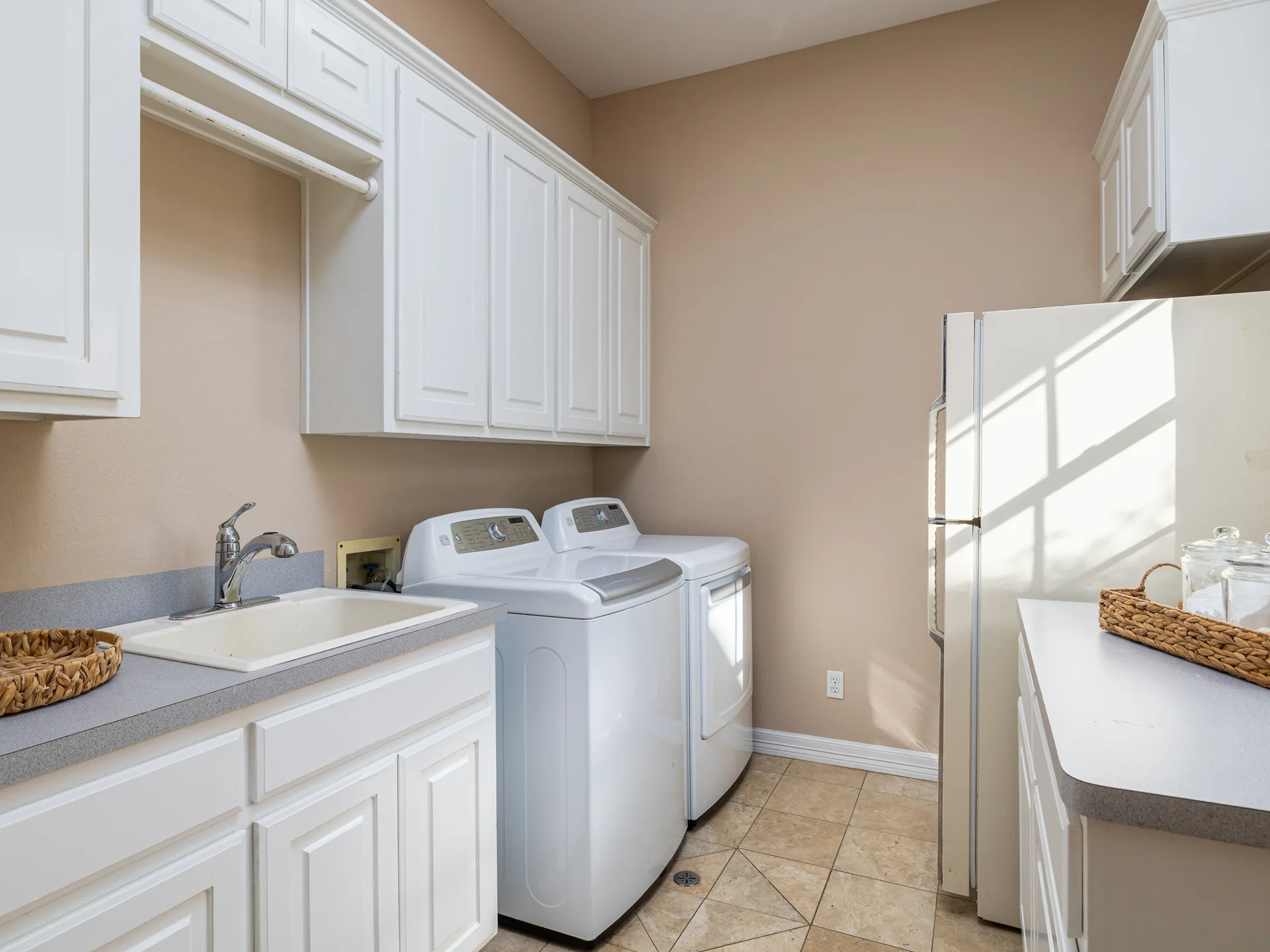 River Place Luxury Lease Opportunity | Pool + Golf Course Views photo 44