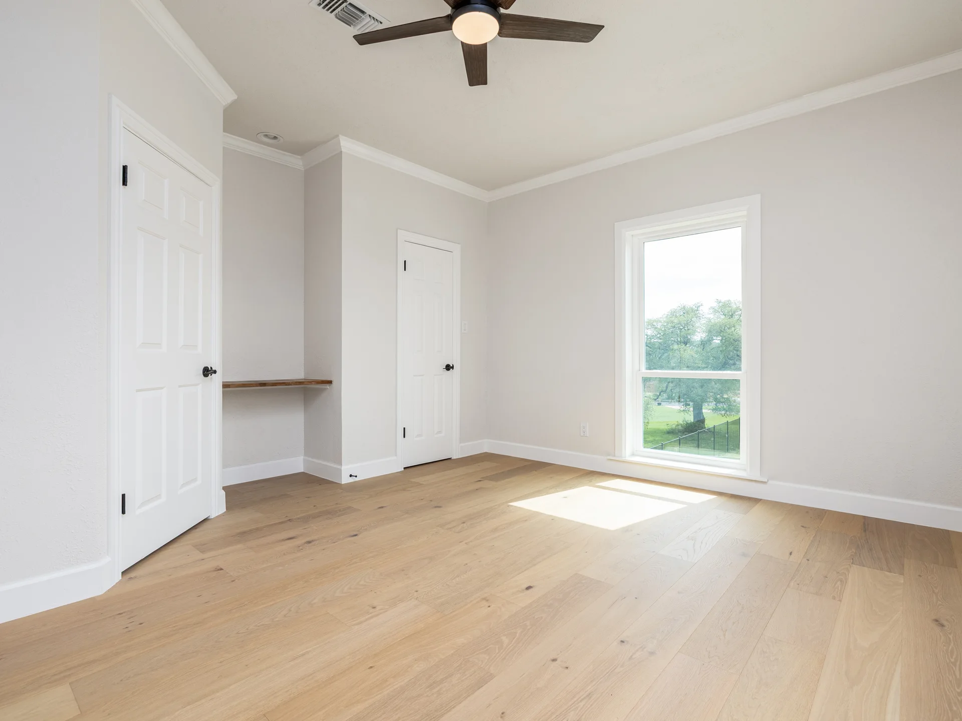 Designer-Renovated 6BR Estate Including Private Guest Apartment on 1.48 Acres photo 19