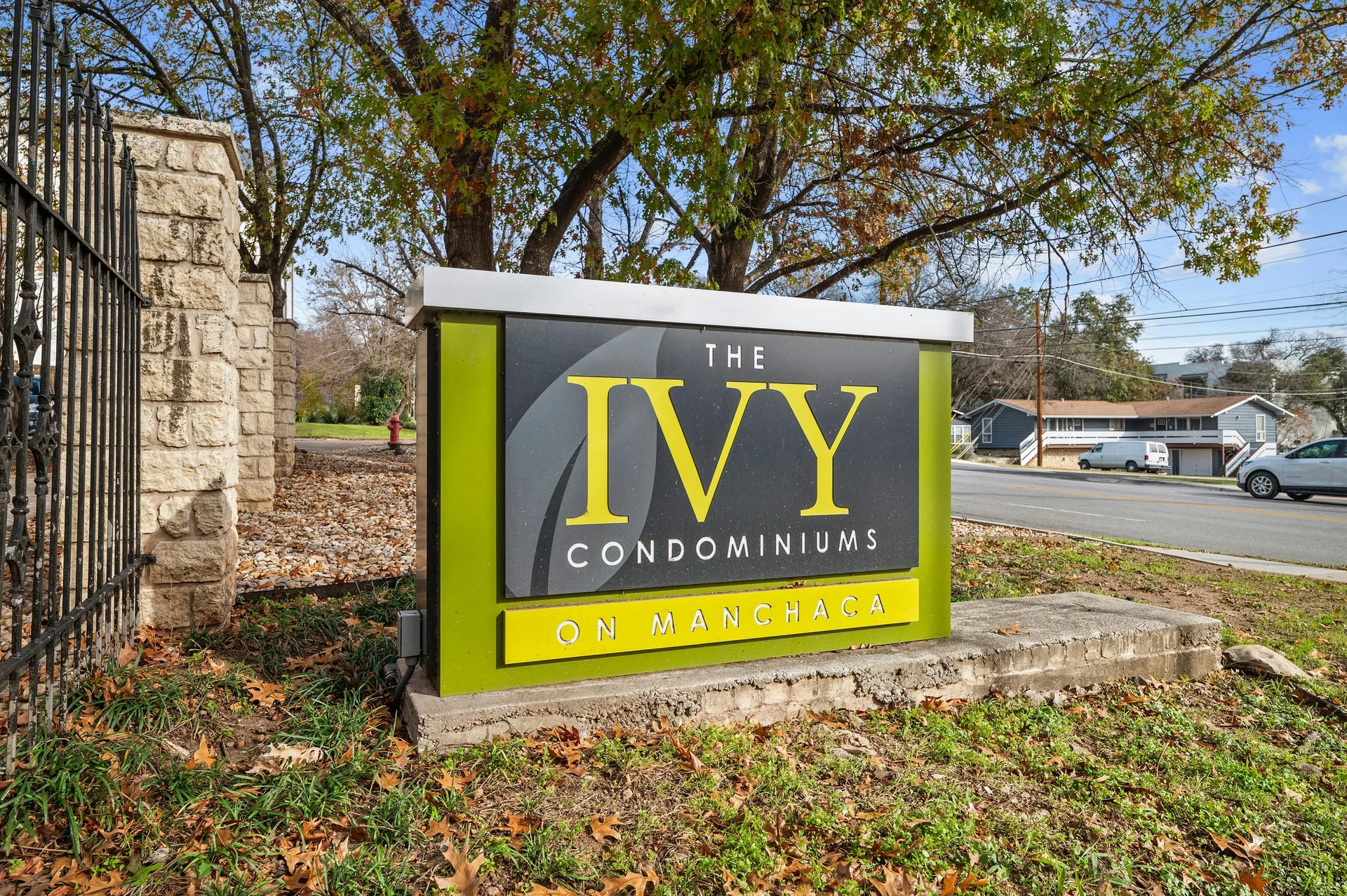 Stylish South Lamar Condo in Gated Ivy Condominiums – Prime Location with Top-Tier Amenities! photo 4