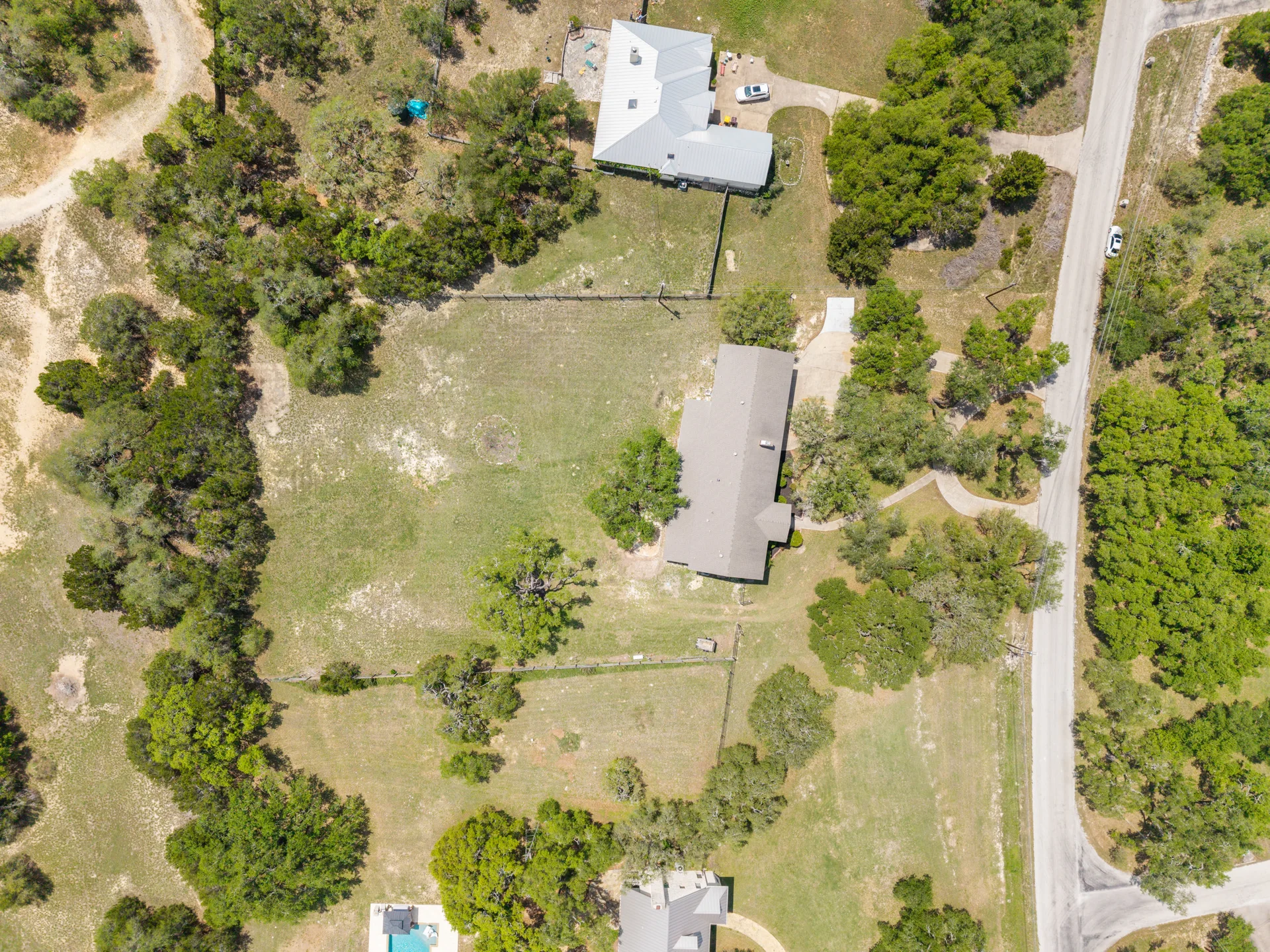 Designer-Renovated 6BR Estate Including Private Guest Apartment on 1.48 Acres photo 51