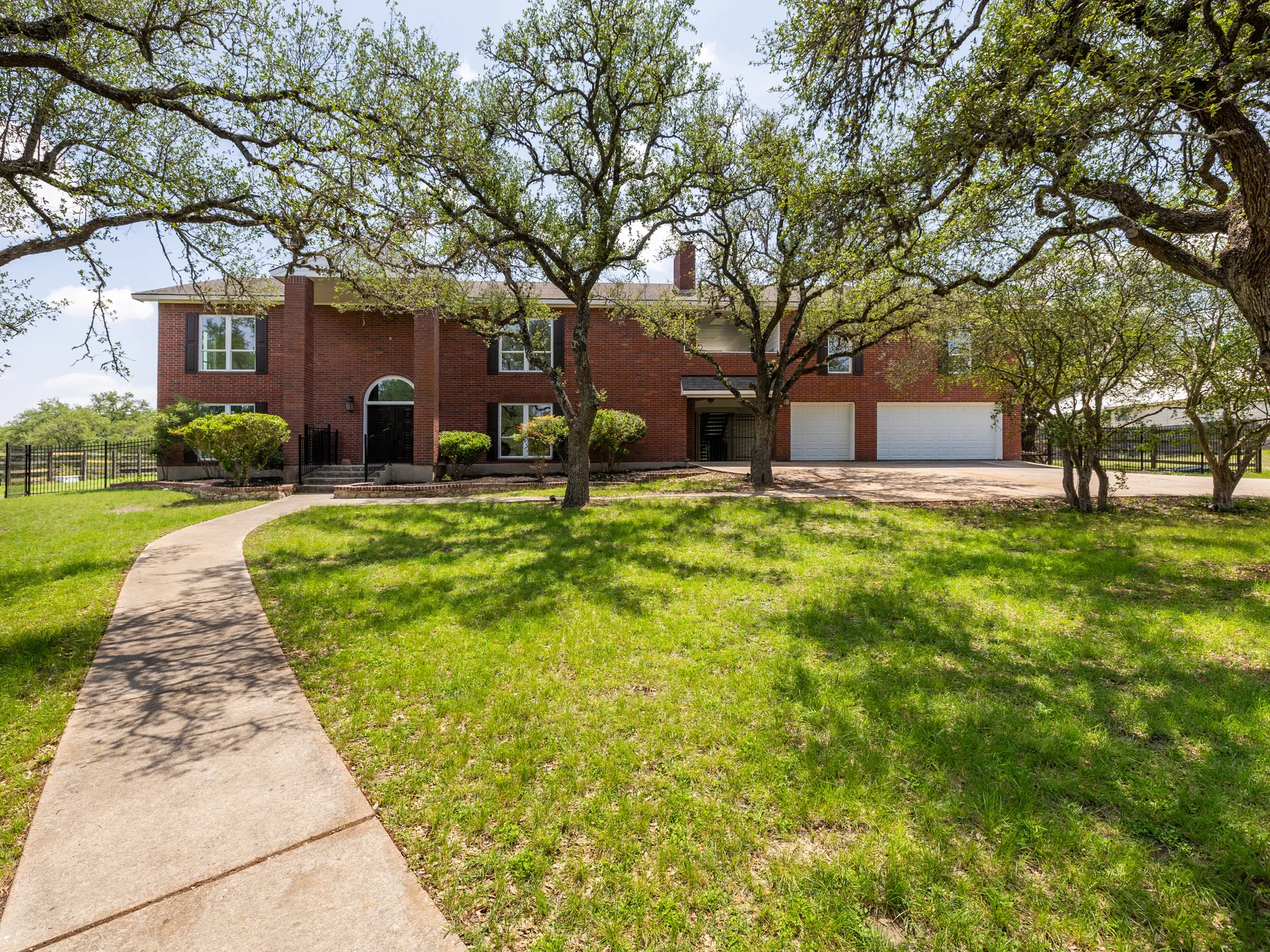 Designer-Renovated 6BR Estate Including Private Guest Apartment on 1.48 Acres photo 38