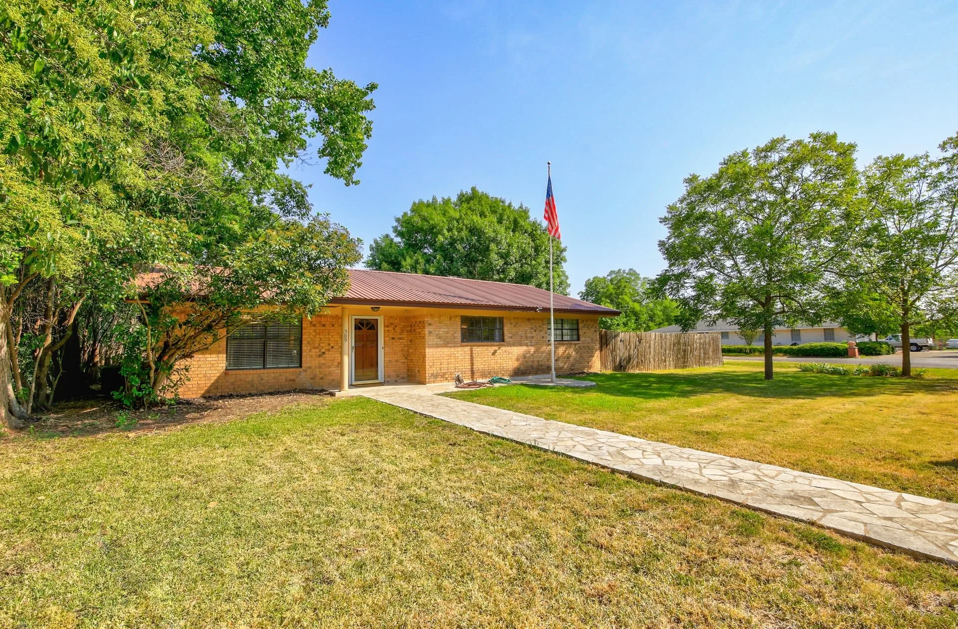 509 Hosack St photo 4