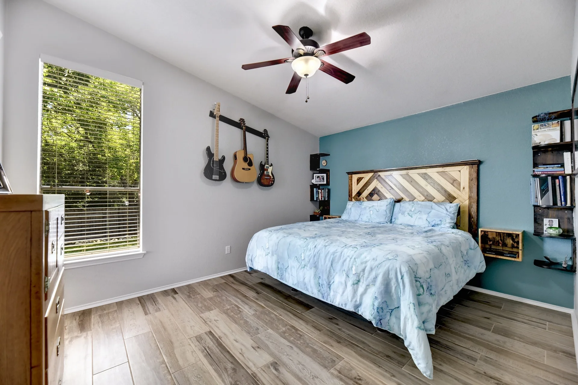 8926 Anna St photo 12