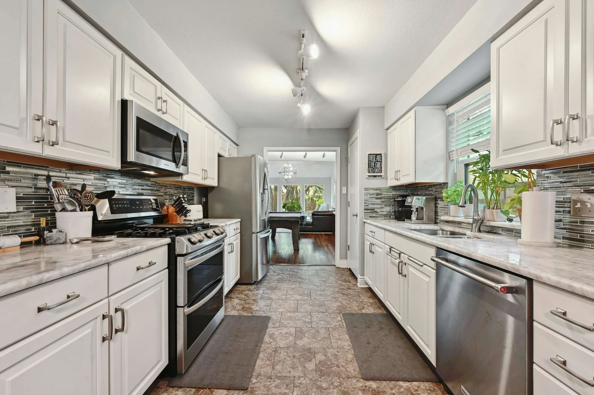 Alluring One-Story Home in in the Coveted 78759! photo 9