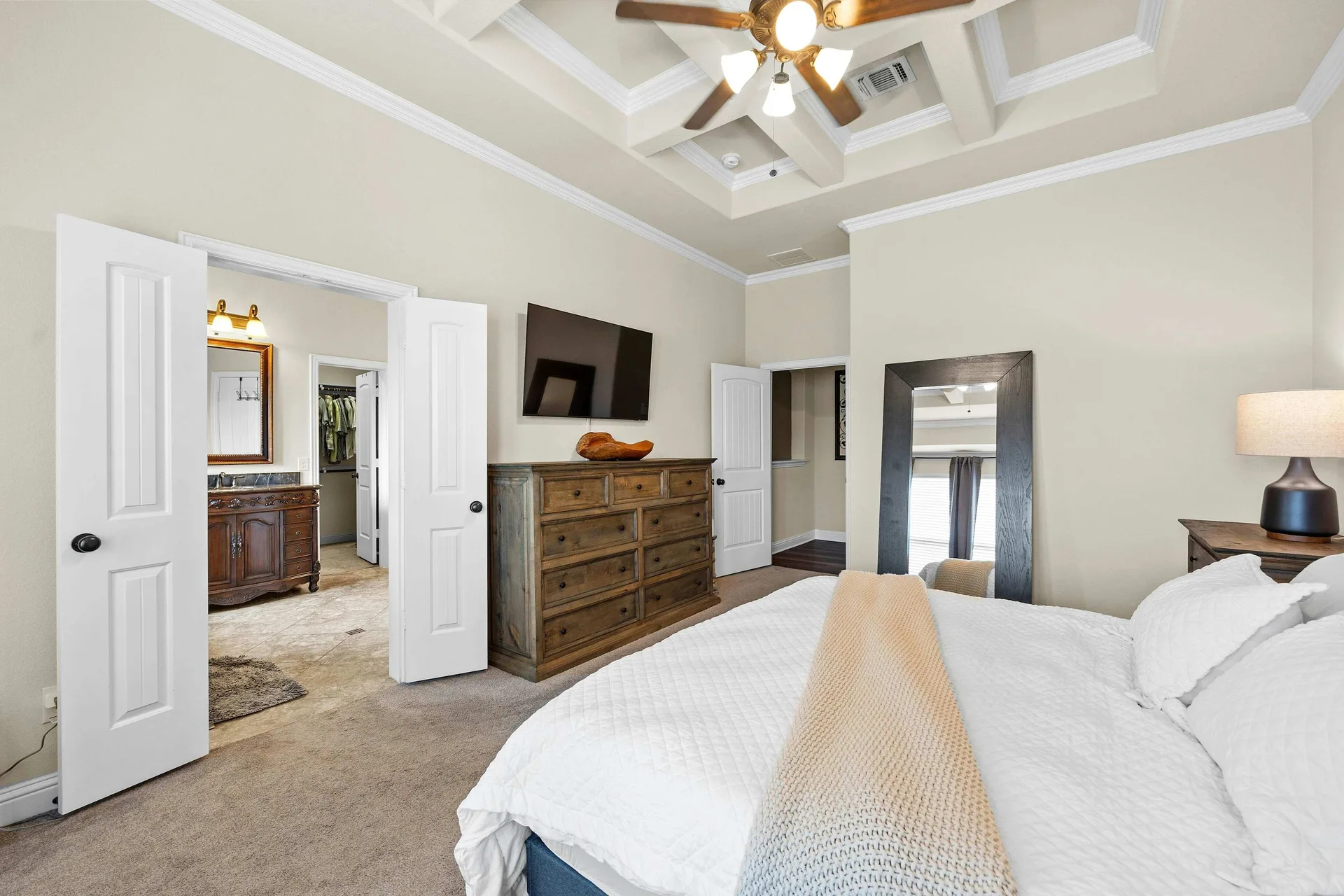 Beautifully Appointed Single-Story in Oak Creek: Modern Floors and Screened-In Patio Overlooking Green Space w/ NO Backyard Neighbor! photo 19