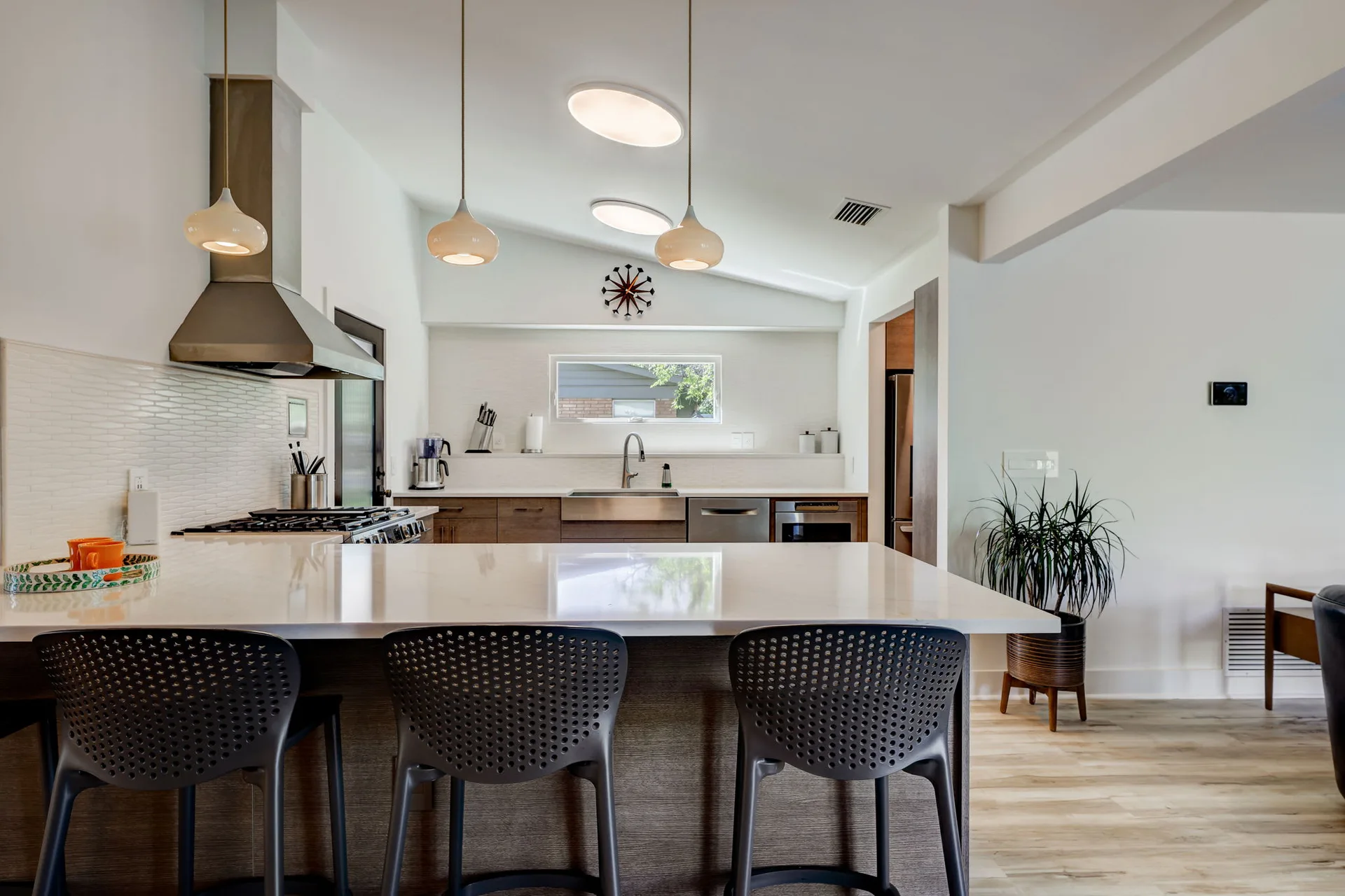 Stunning modern mid-century rebuilt home in the sought-after Delwood Heights near Mueller! photo 28
