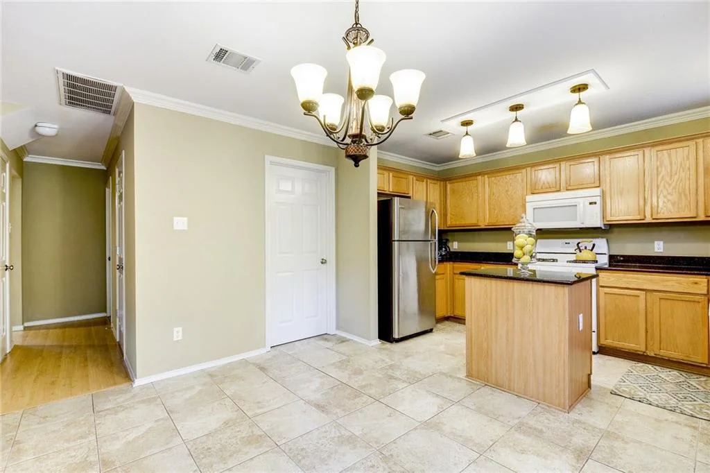 Stunning Milwood Home: Prime Location and Secluded Backyard that Backs to a Greenspace! photo 6