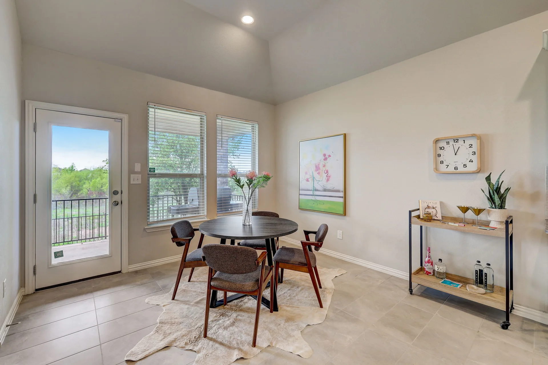 Charming single-story home in the desirable Paloma Lake in RR that backs to a greenbelt! photo 6