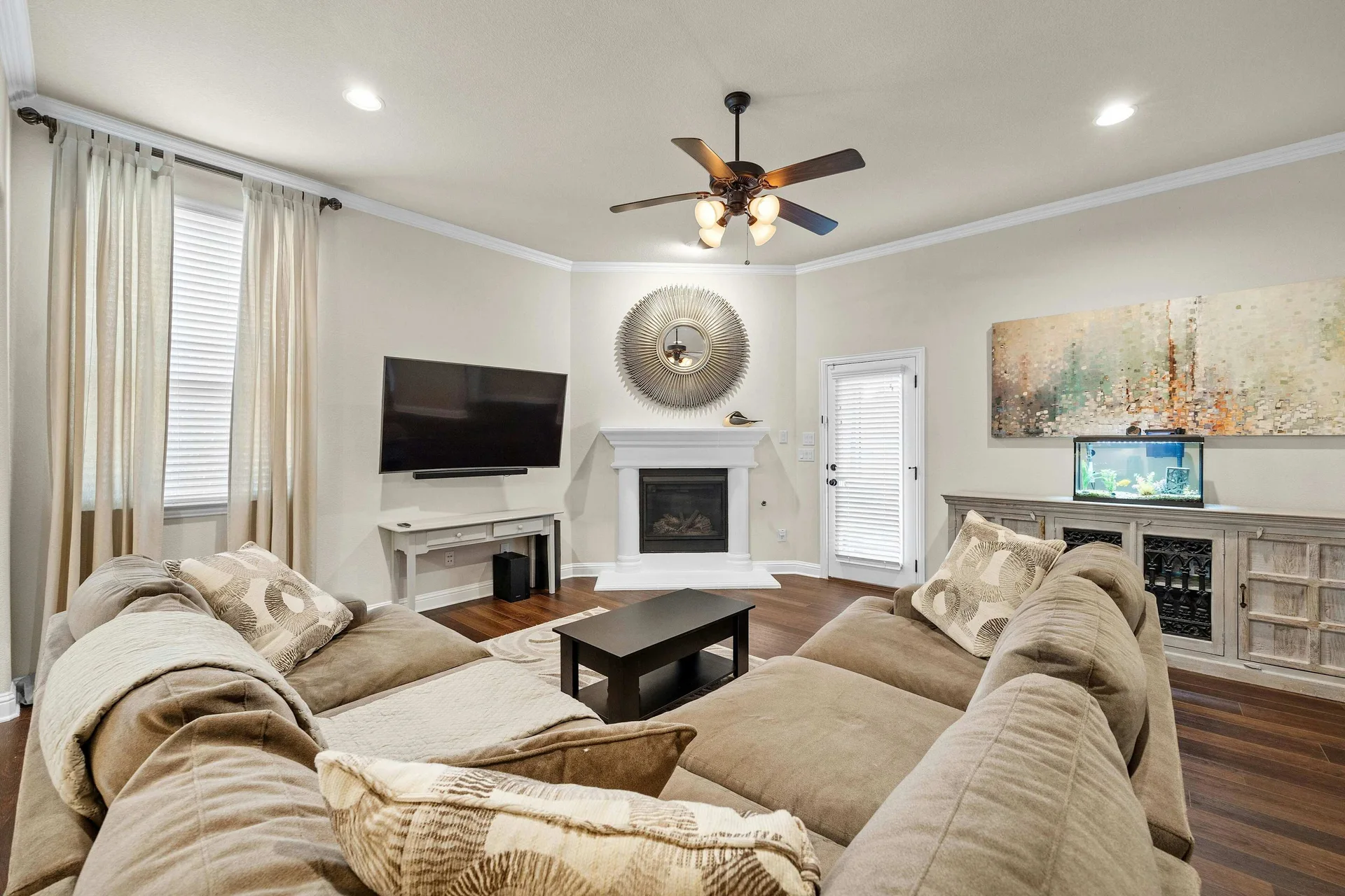 Beautifully Appointed Single-Story in Oak Creek: Modern Floors and Screened-In Patio Overlooking Green Space w/ NO Backyard Neighbor! photo 7