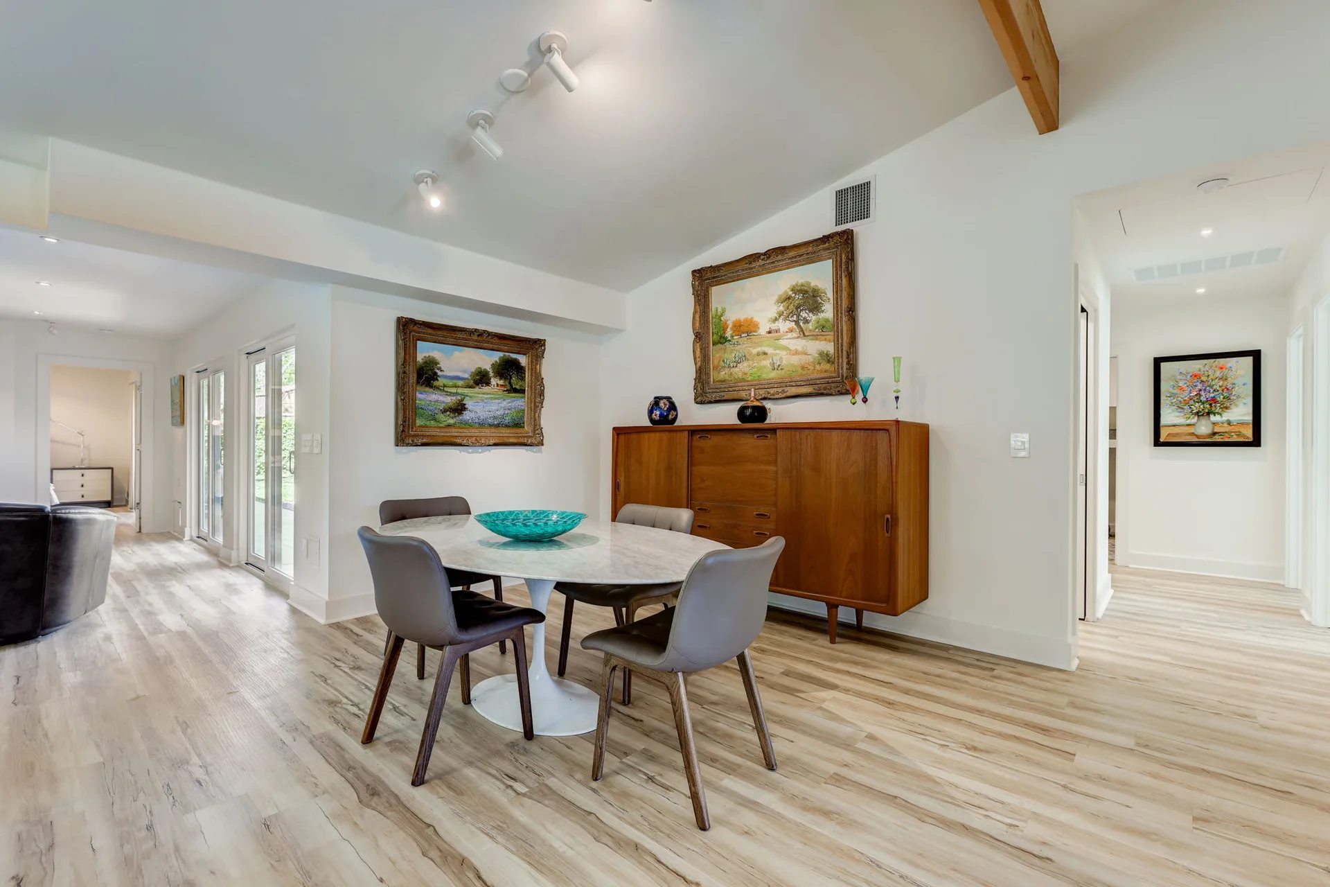 Stunning modern mid-century rebuilt home in the sought-after Delwood Heights near Mueller! photo 25