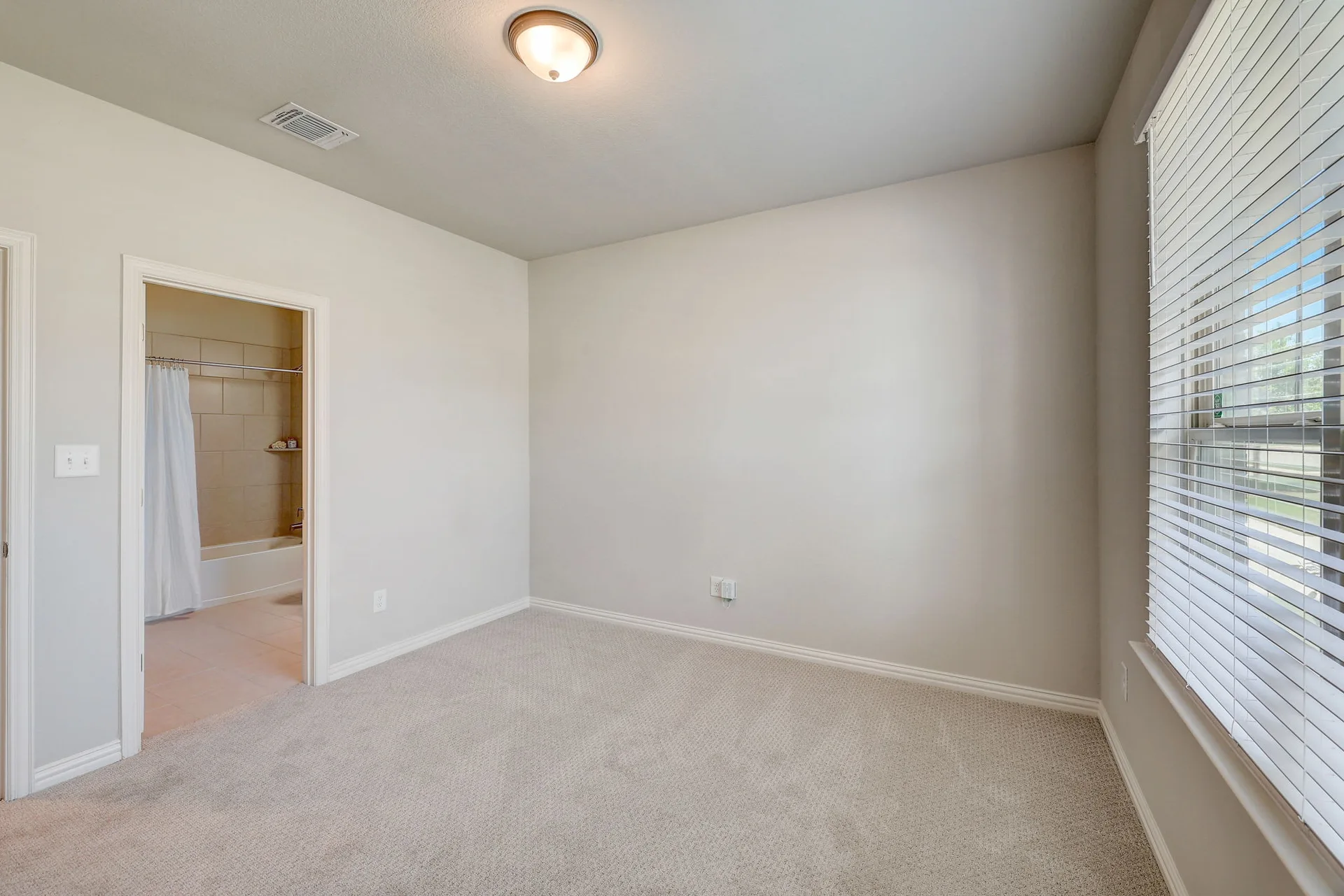 Charming single-story home in the desirable Paloma Lake in RR that backs to a greenbelt! photo 18