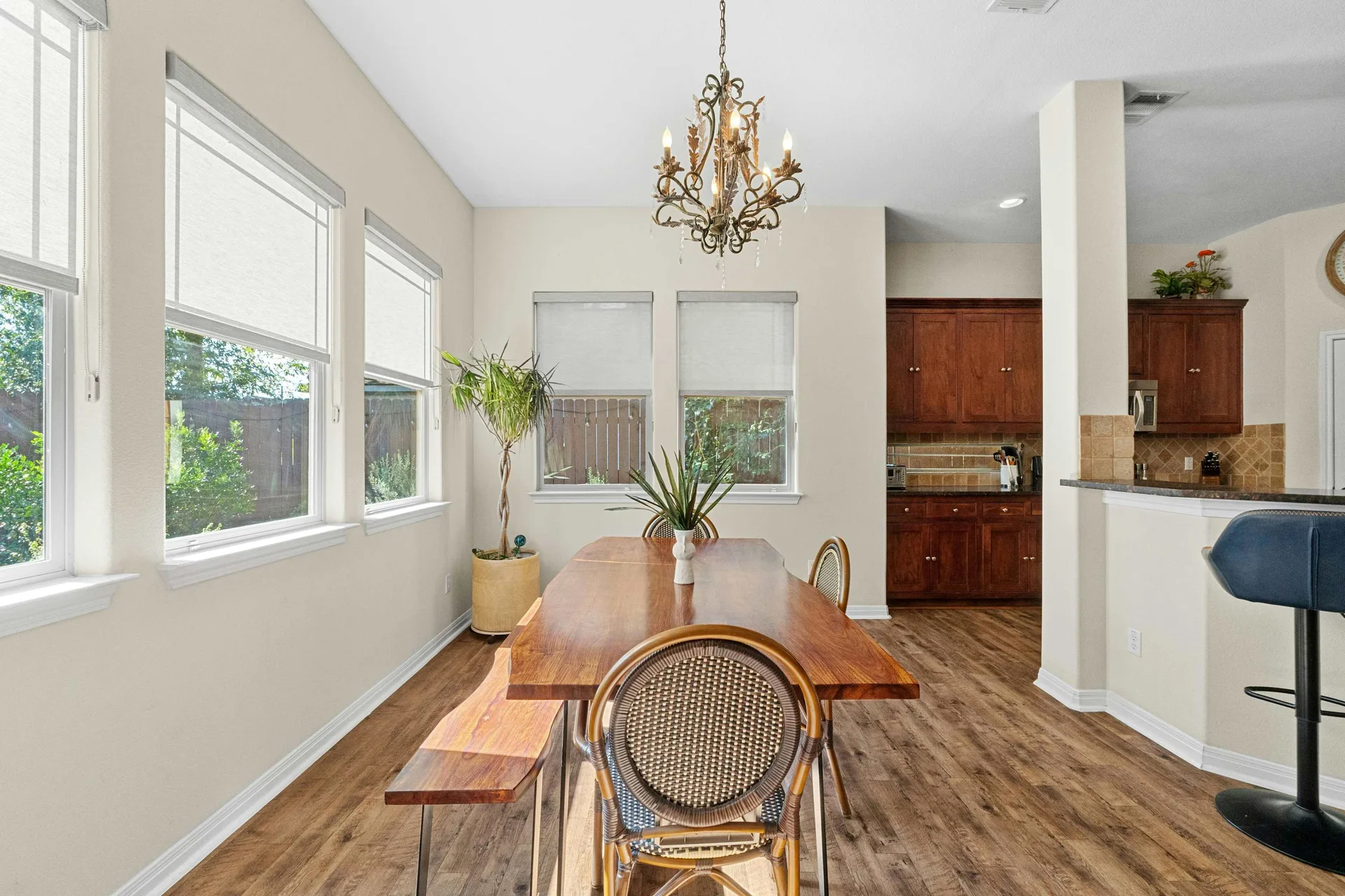 Modern Crestview Two-story Home: Updated Primary Bath, New Roof – Investor Friendly! photo 16