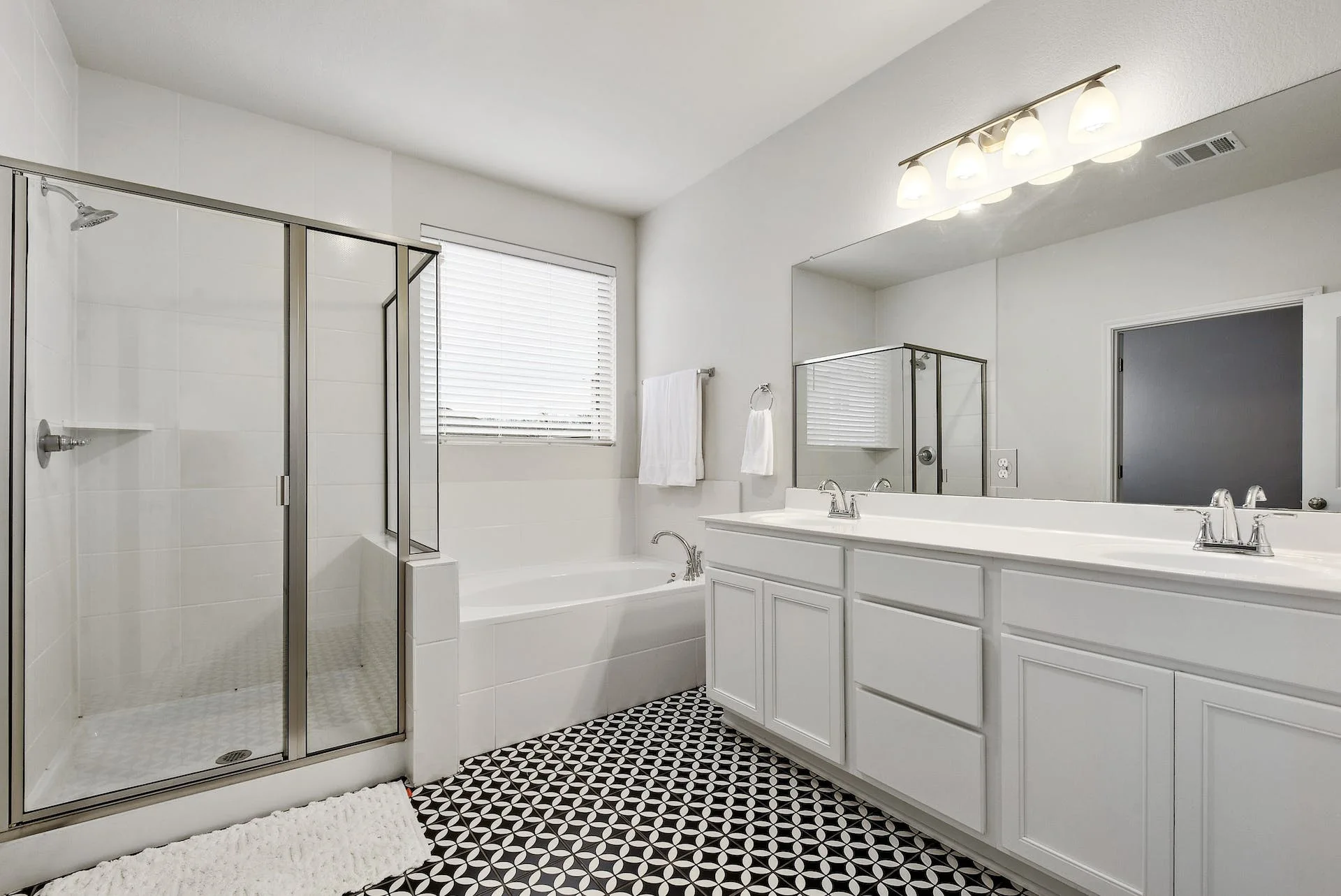 8206 Dampton Ln, Austin, Texas 78744 photo 18