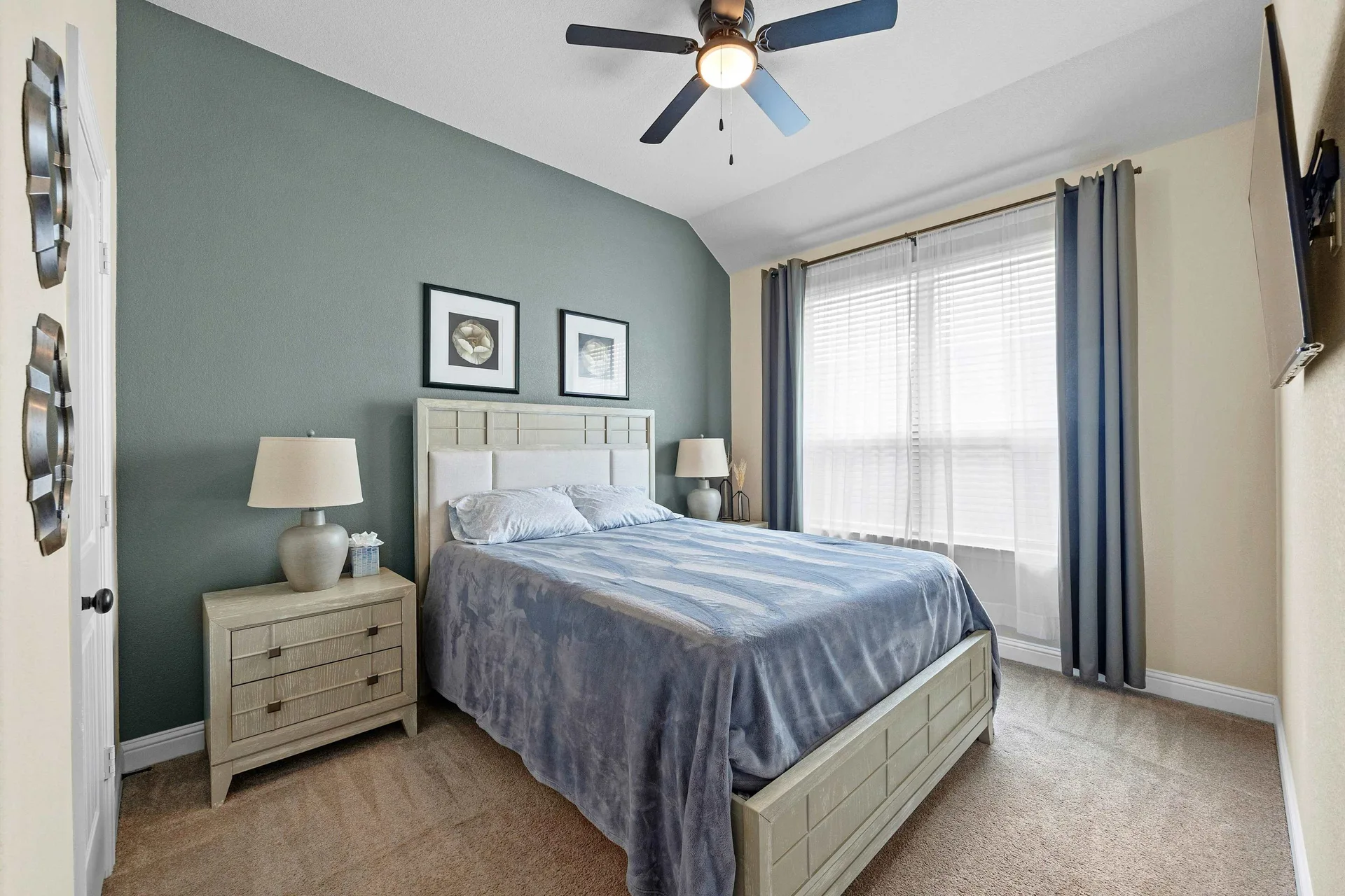 Beautifully Appointed Single-Story in Oak Creek: Modern Floors and Screened-In Patio Overlooking Green Space w/ NO Backyard Neighbor! photo 26