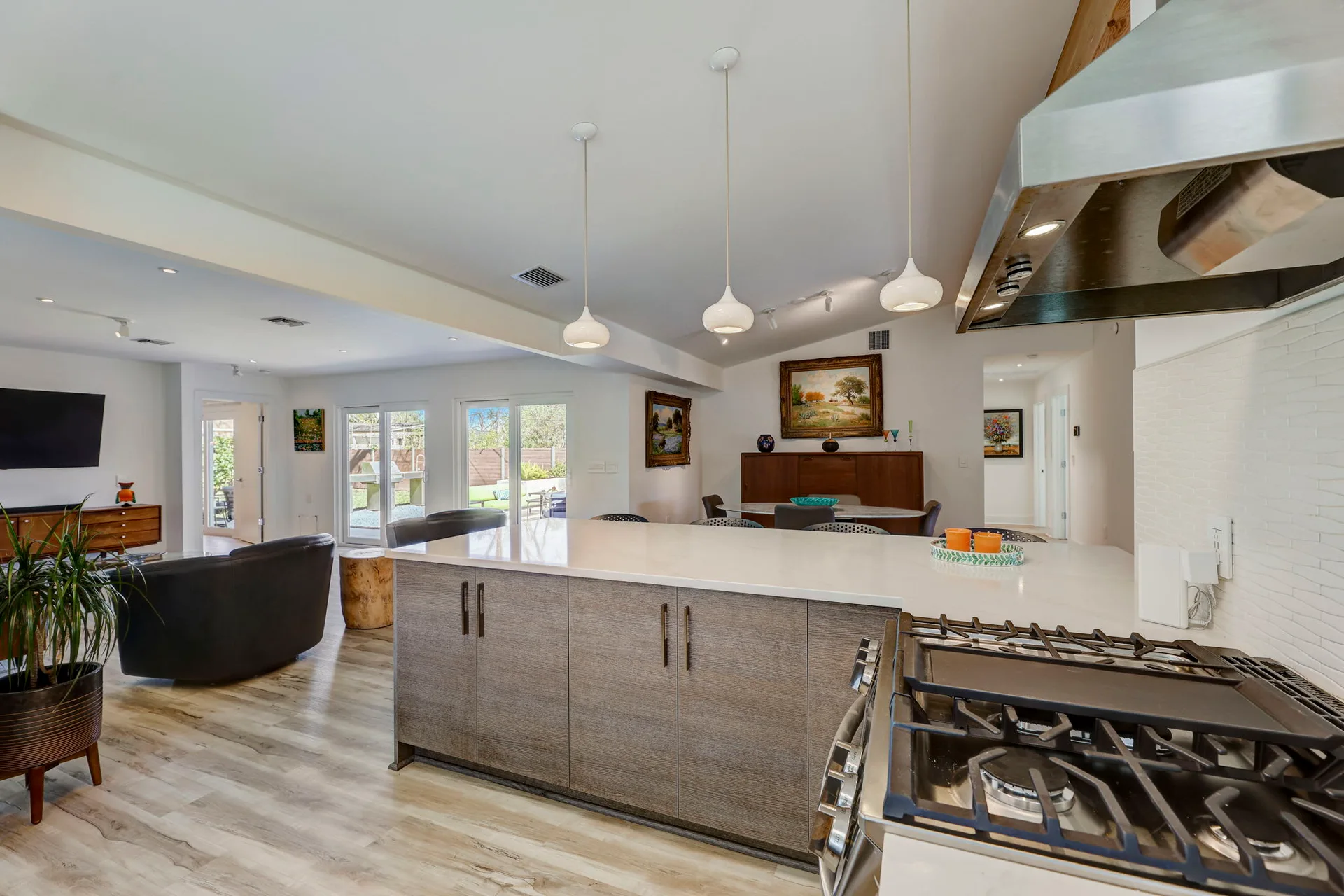 Stunning modern mid-century rebuilt home in the sought-after Delwood Heights near Mueller! photo 31