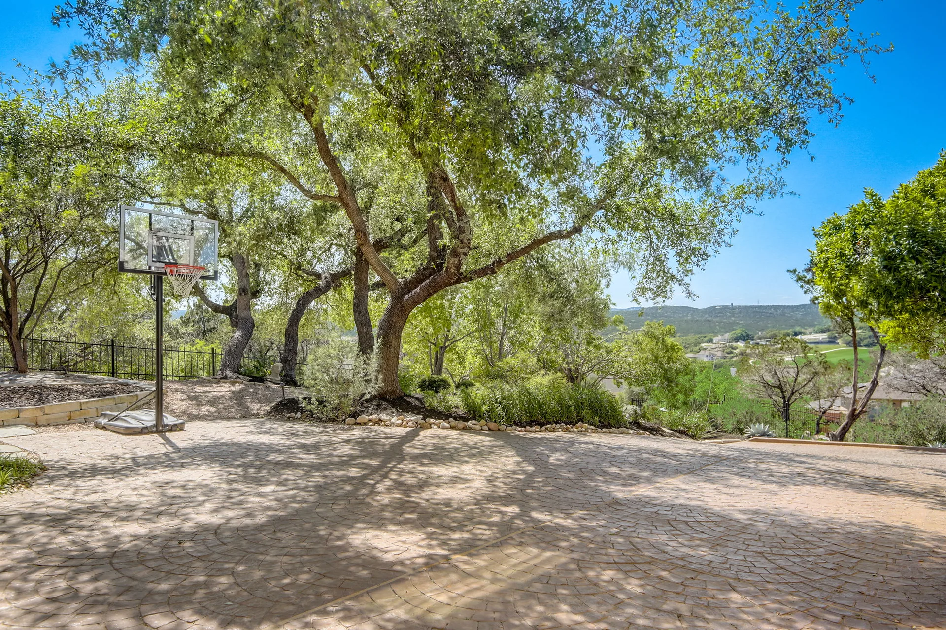 Hill Country Paradise: Luxurious 4/3 Home with Heated Pool/Spa and Spectacular Sunset Views in River Place! photo 3