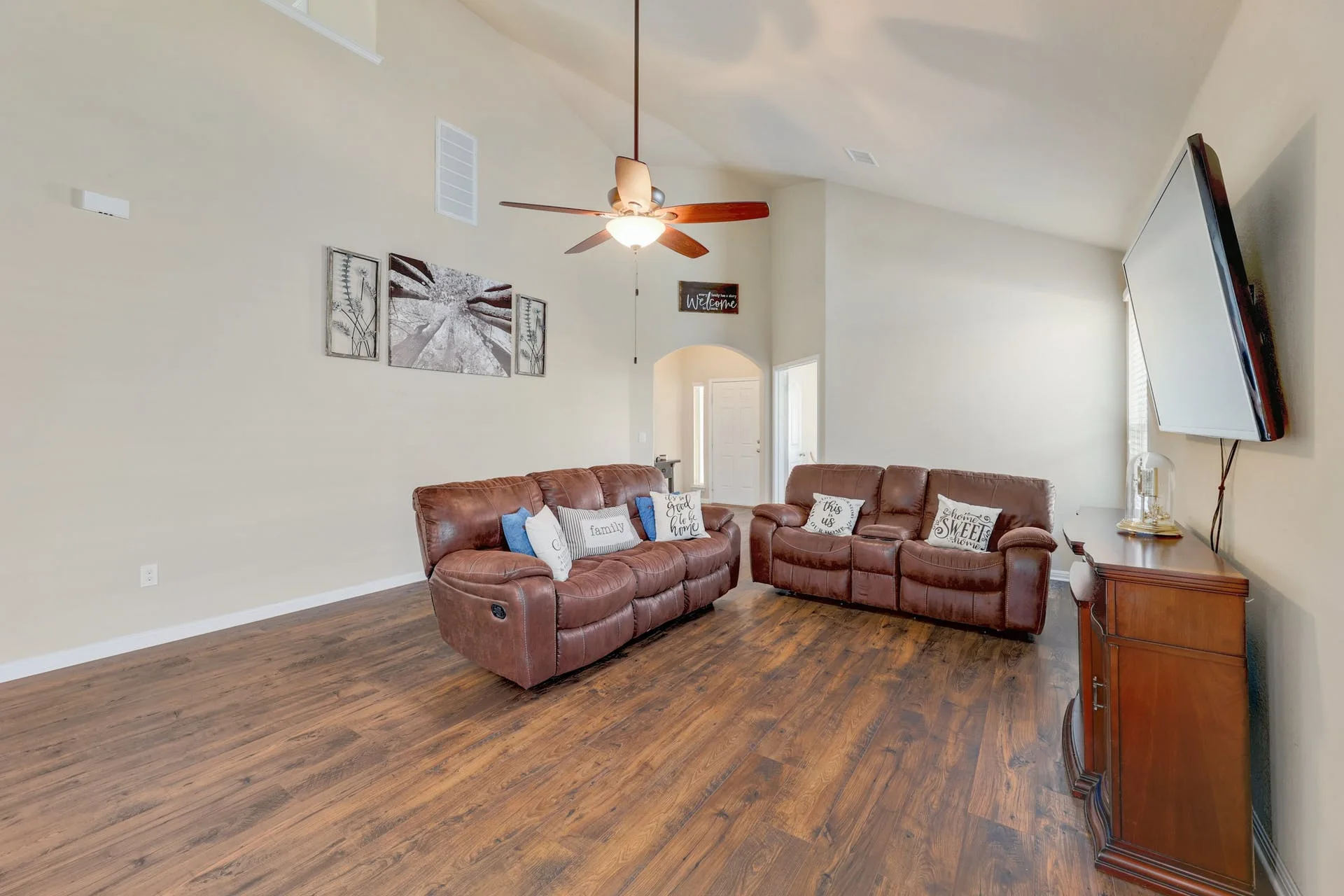 141 Serrano St, Georgetown, Texas 78628 photo 4