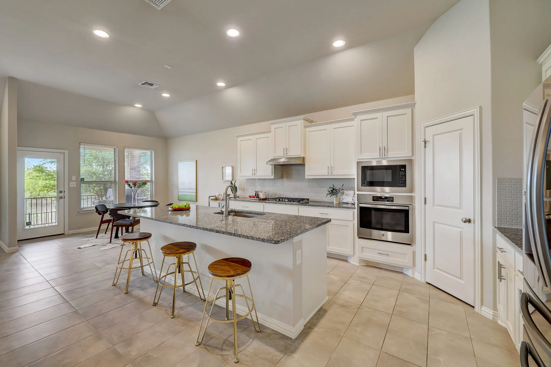 Charming single-story home in the desirable Paloma Lake in RR that backs to a greenbelt! photo 12