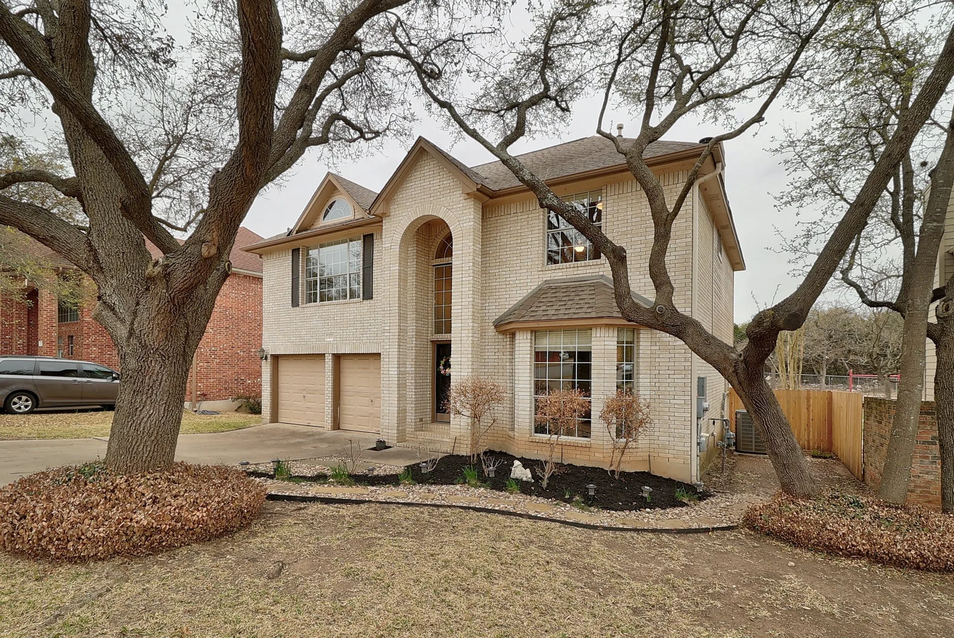 2432 Falcon Dr photo 3