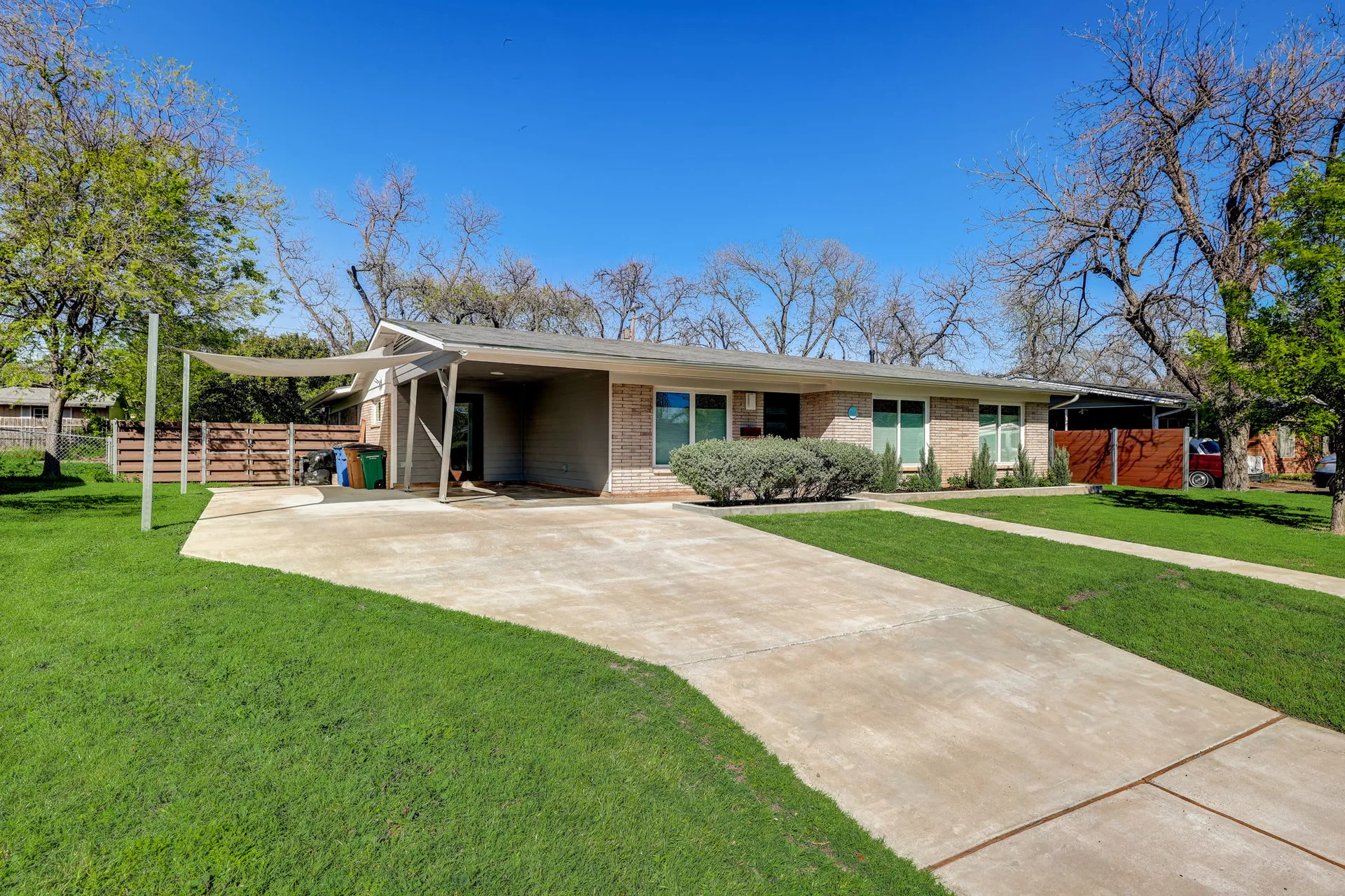 Stunning modern mid-century rebuilt home in the sought-after Delwood Heights near Mueller! photo 16