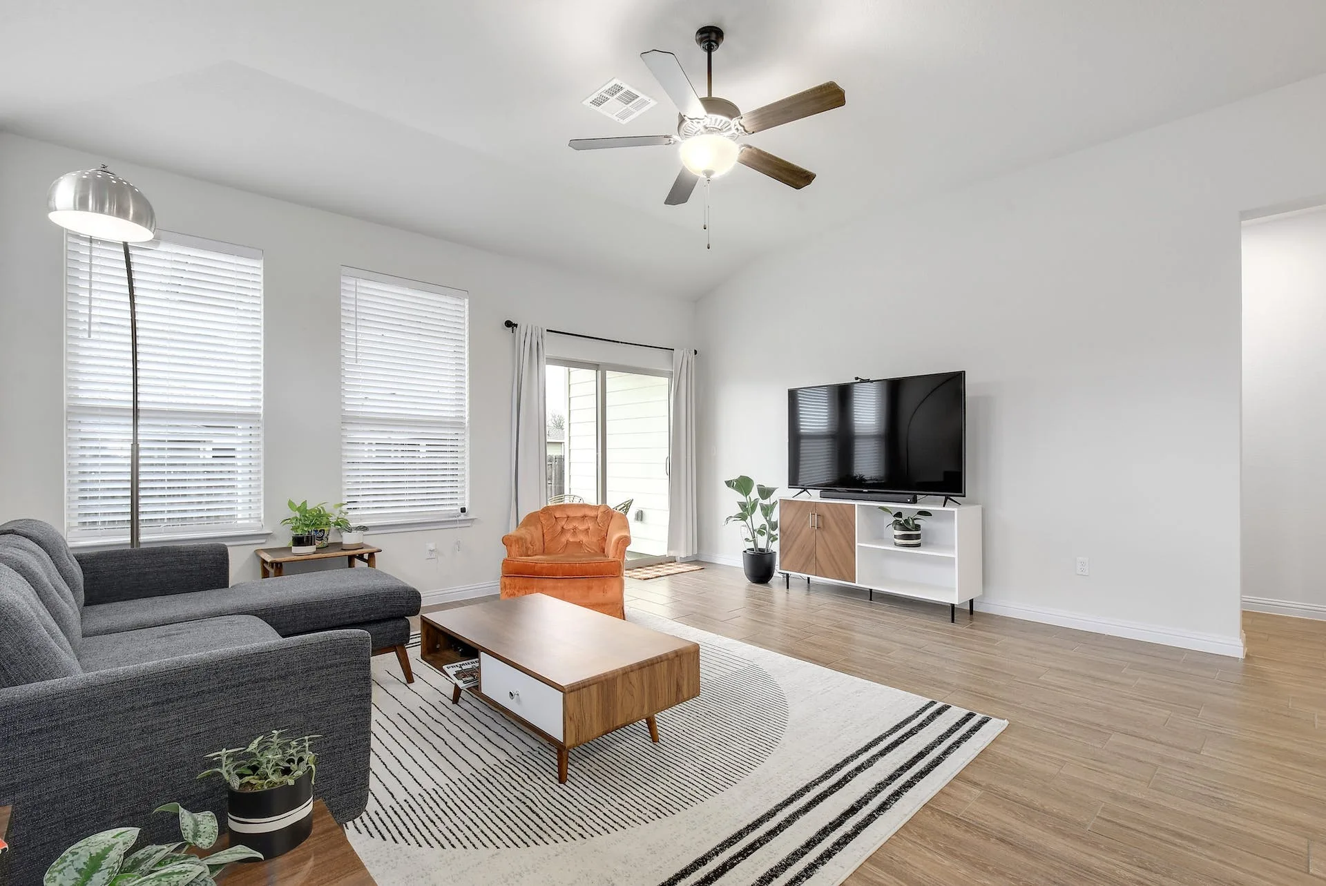 8206 Dampton Ln, Austin, Texas 78744 photo 7