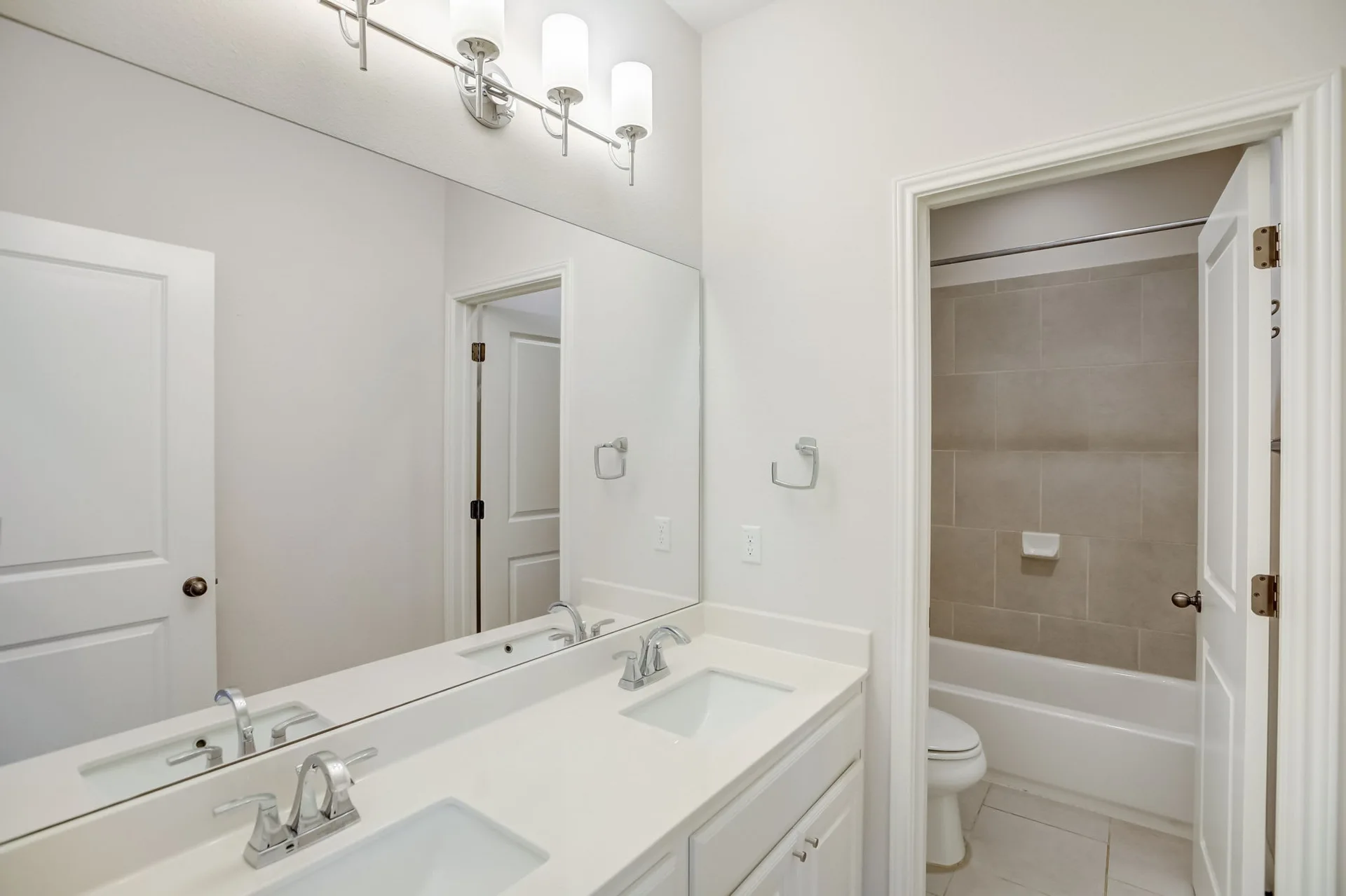 Spacious 4-Bedroom Home in The Preserve at Four Points – A+ School District, Open Floorplan, Luxurious Primary Suite, Covered Patio, and More! photo 20