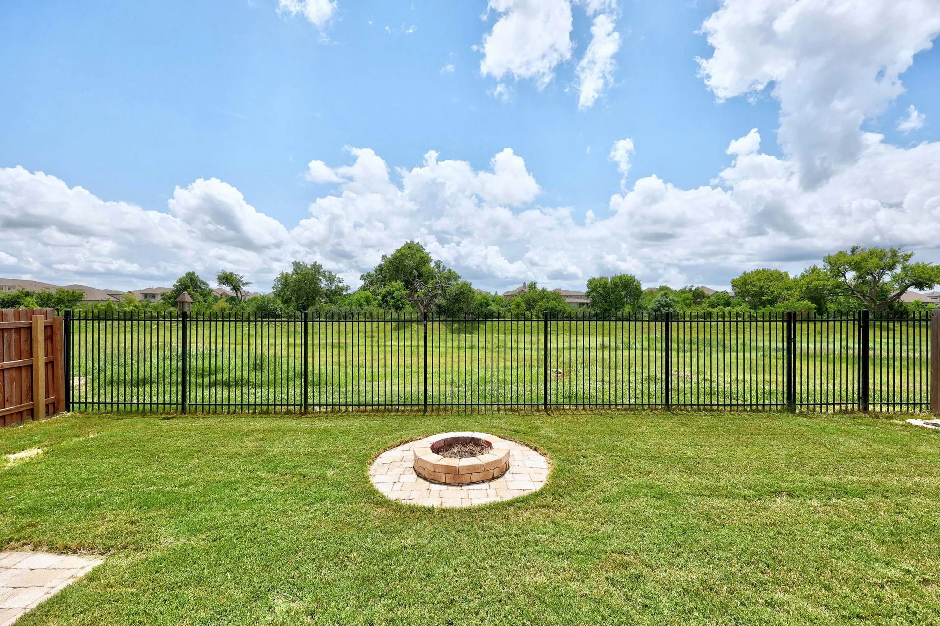 Beautifully Appointed Single-Story in Oak Creek: Modern Floors and Screened-In Patio Overlooking Green Space w/ NO Backyard Neighbor! photo 29